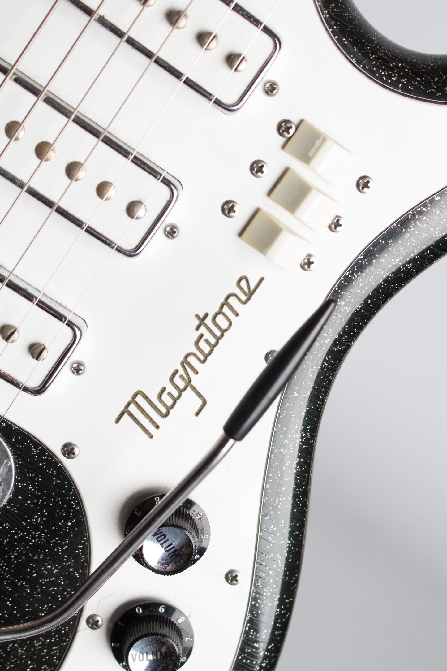 Magnatone Typhoon X-20 Solid Body Electric Guitar (1965)