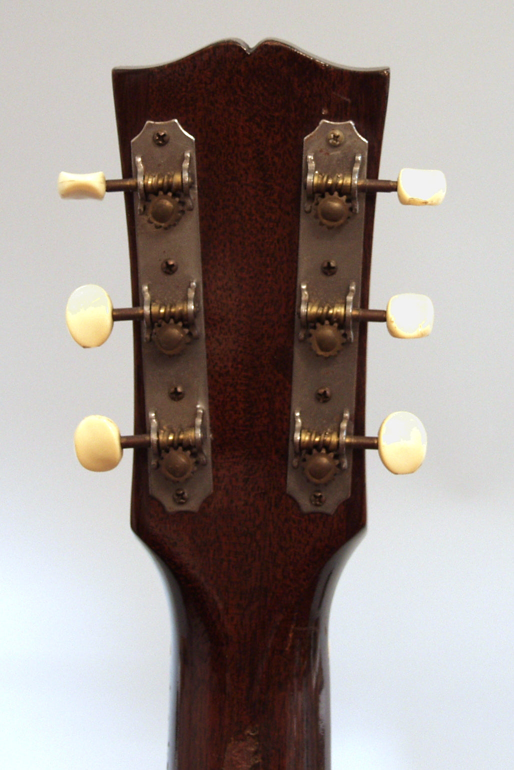 Gibson LG-2 Flat Top Acoustic Guitar (1947)