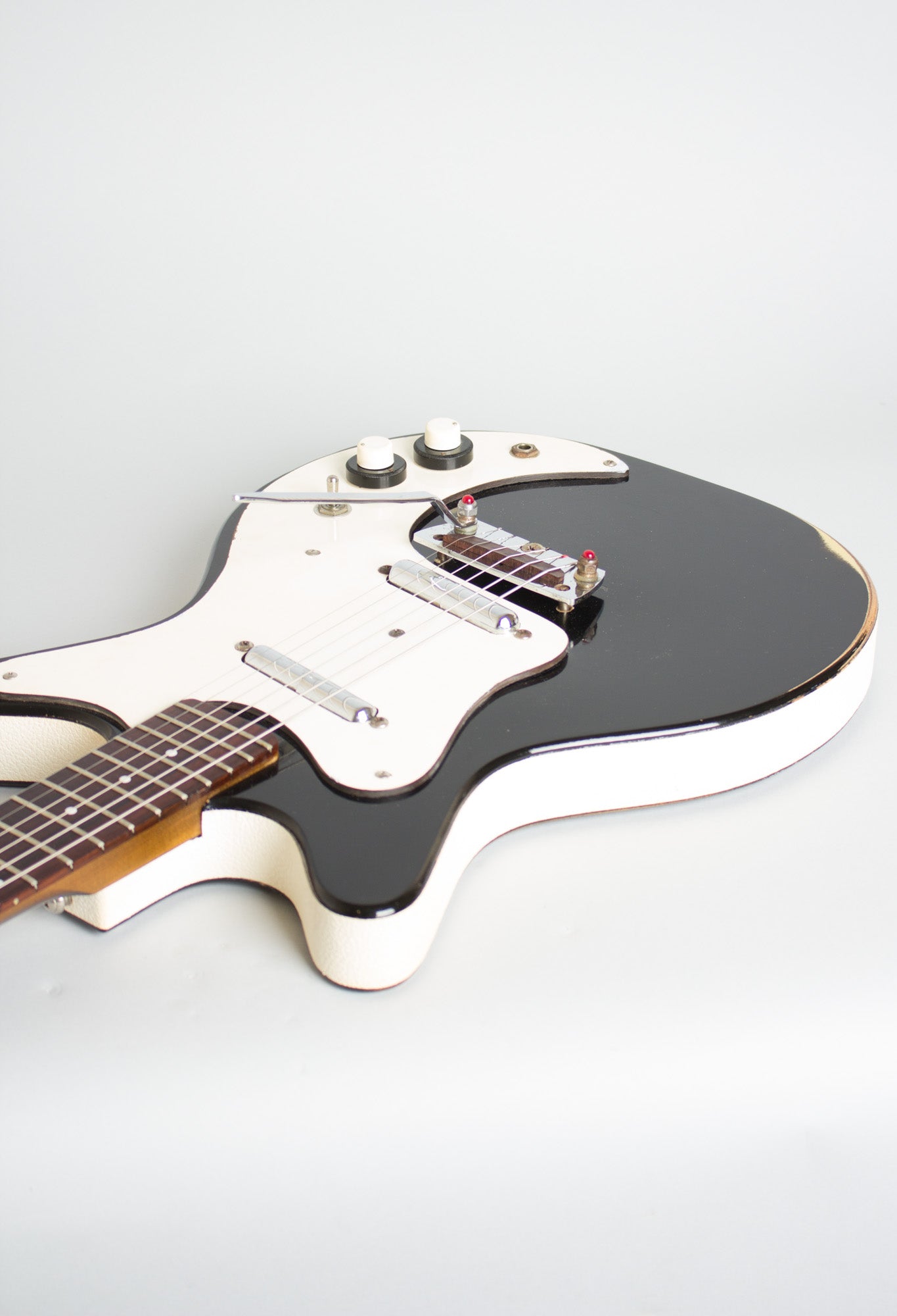 Danelectro Model 4021 Hand Vibrato Semi-Hollow Body Electric Guitar (1962)