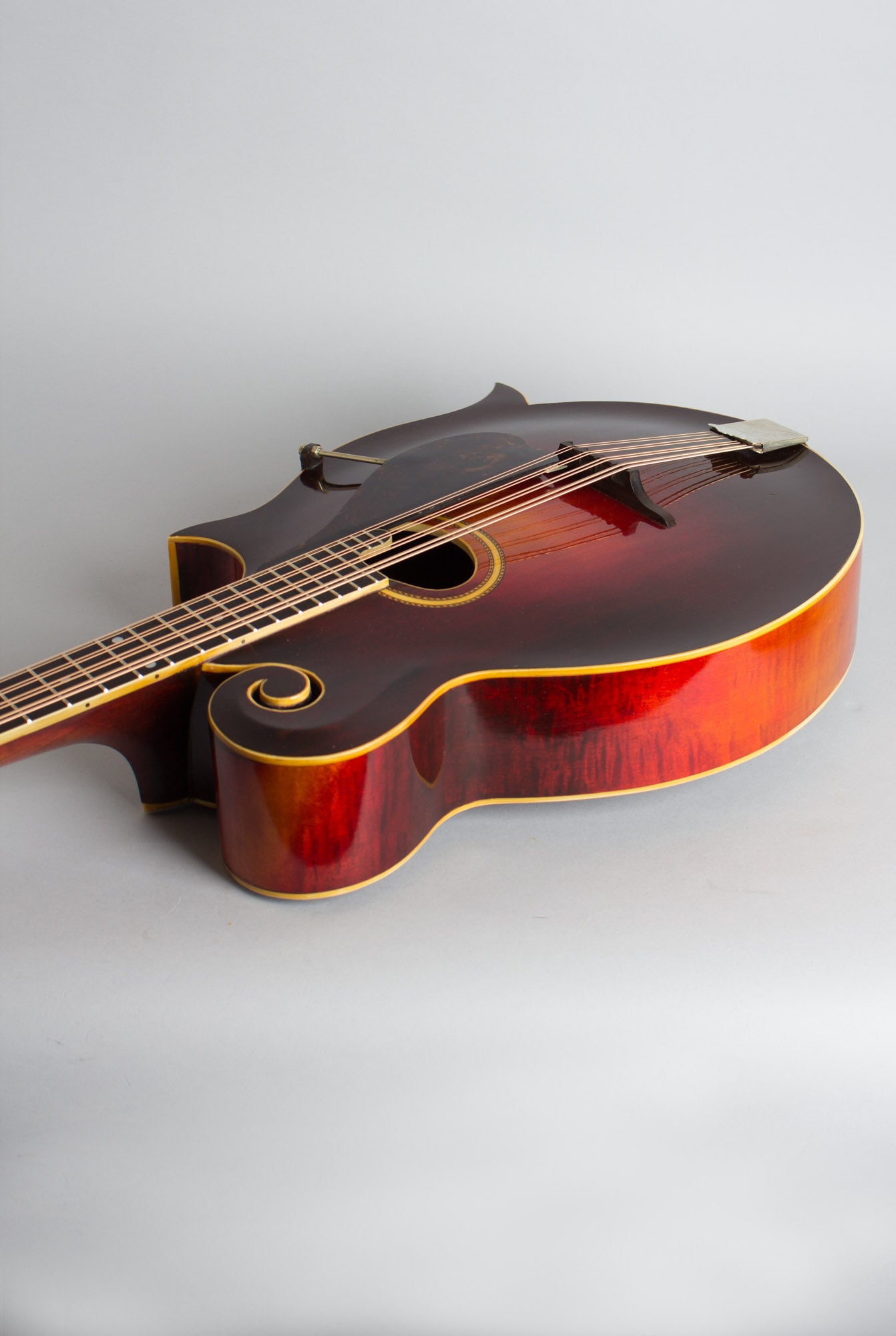 Gibson K-4 Carved Top Mandocello (1921)