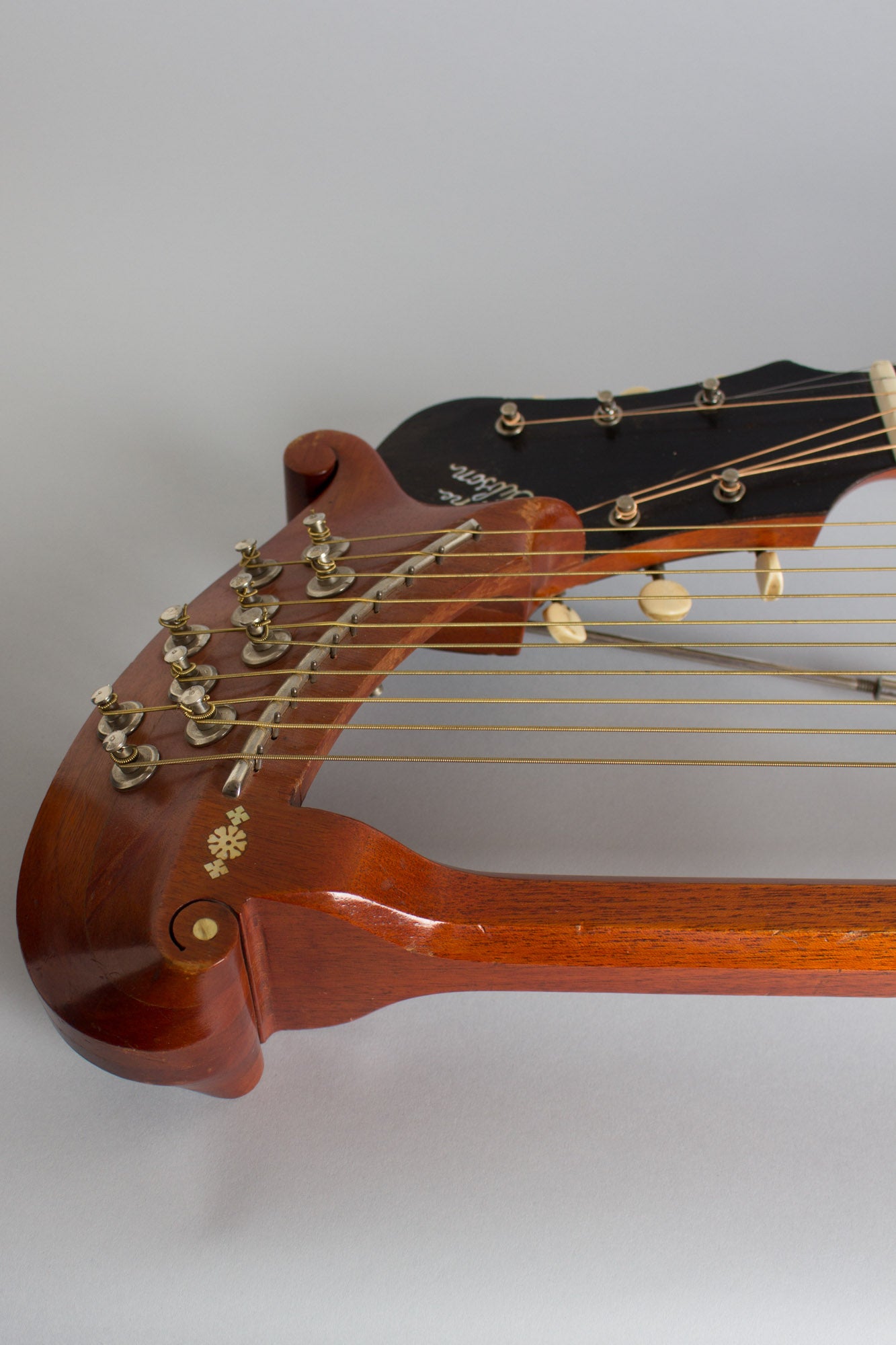 Gibson Style U Harp Guitar (1917)