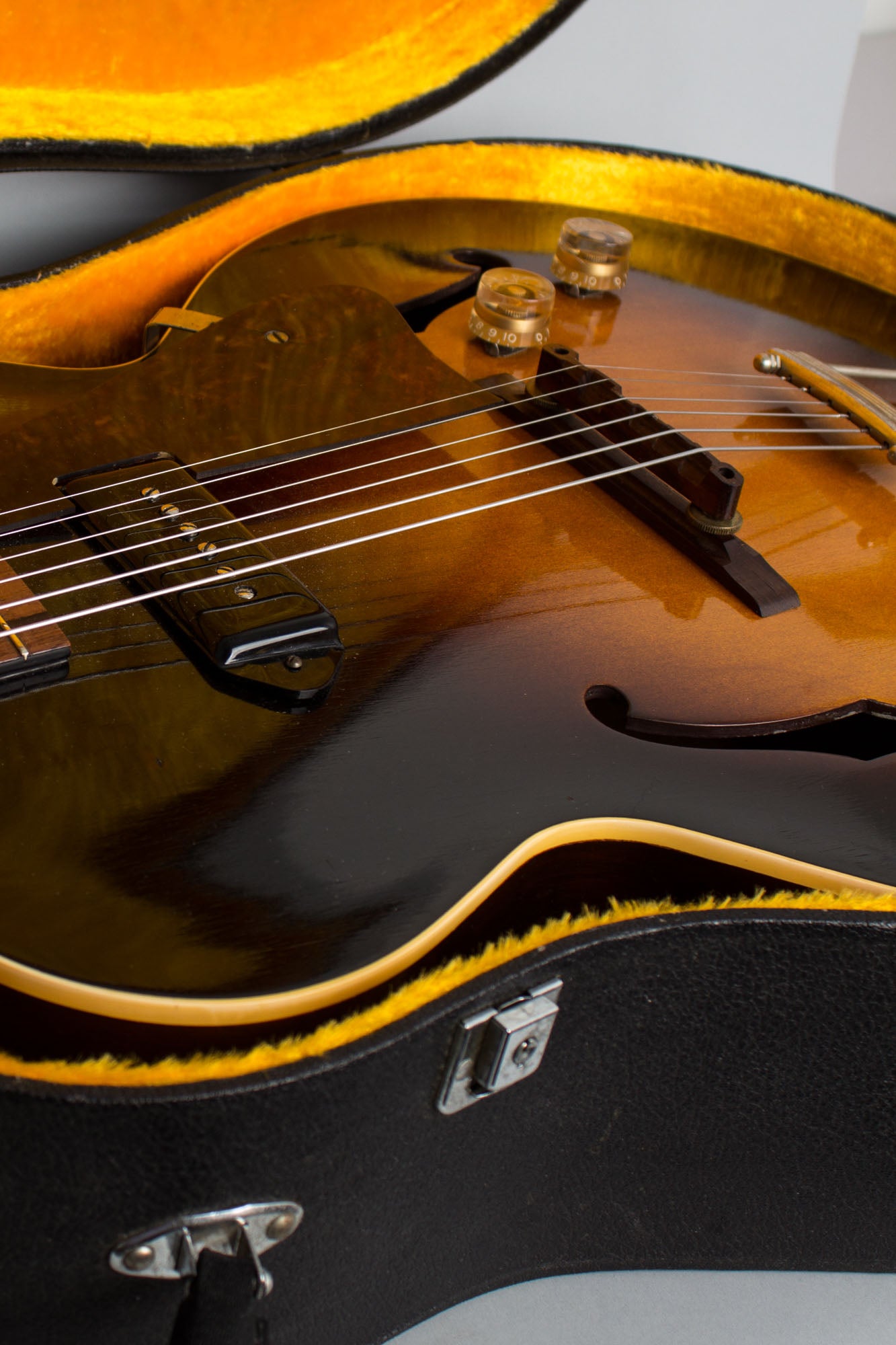 Gibson ES-125 Arch Top Hollow Body Electric Guitar (1951)