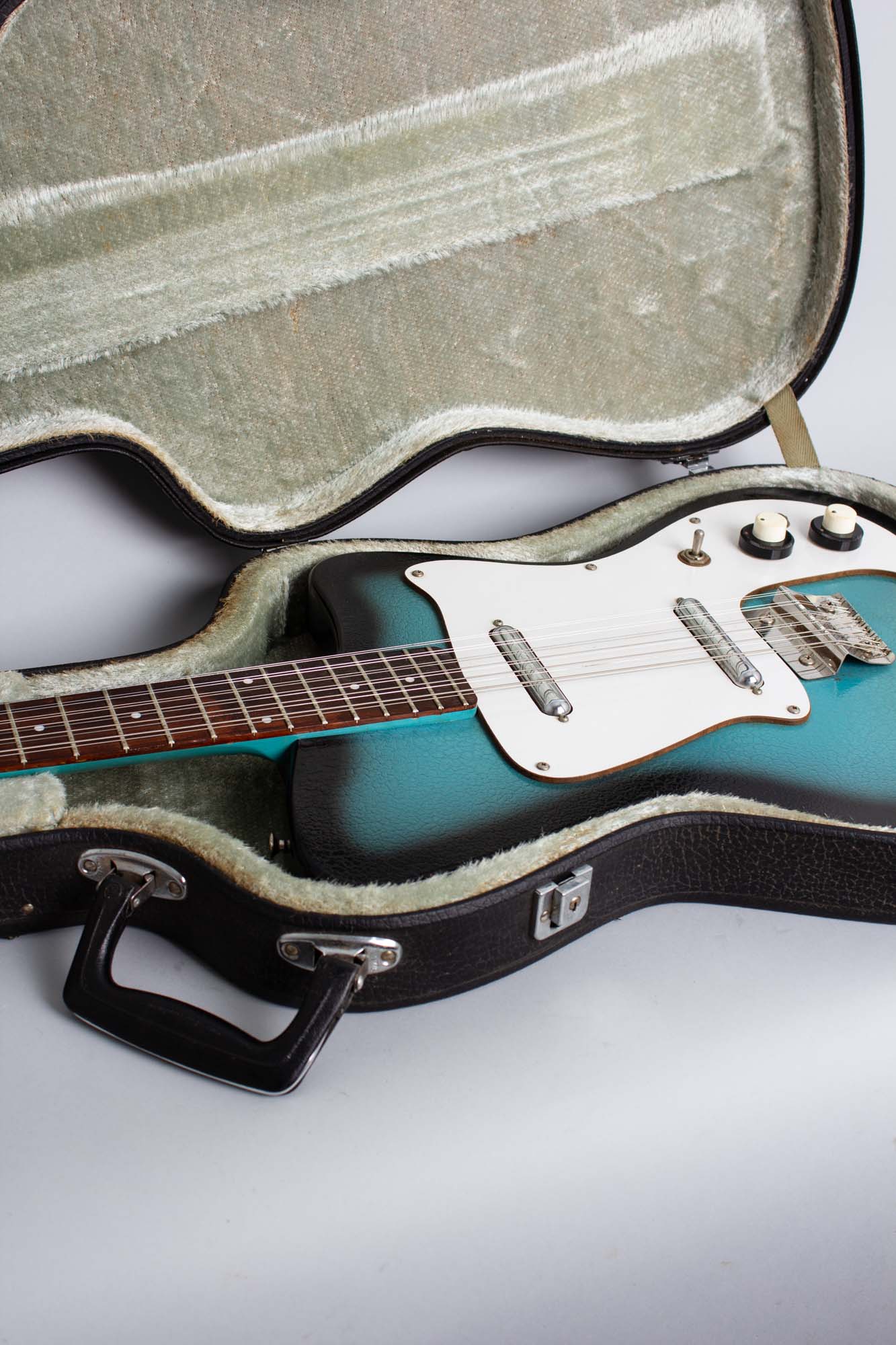 Danelectro Hawk 2N12 12 String Electric Guitar (1967)