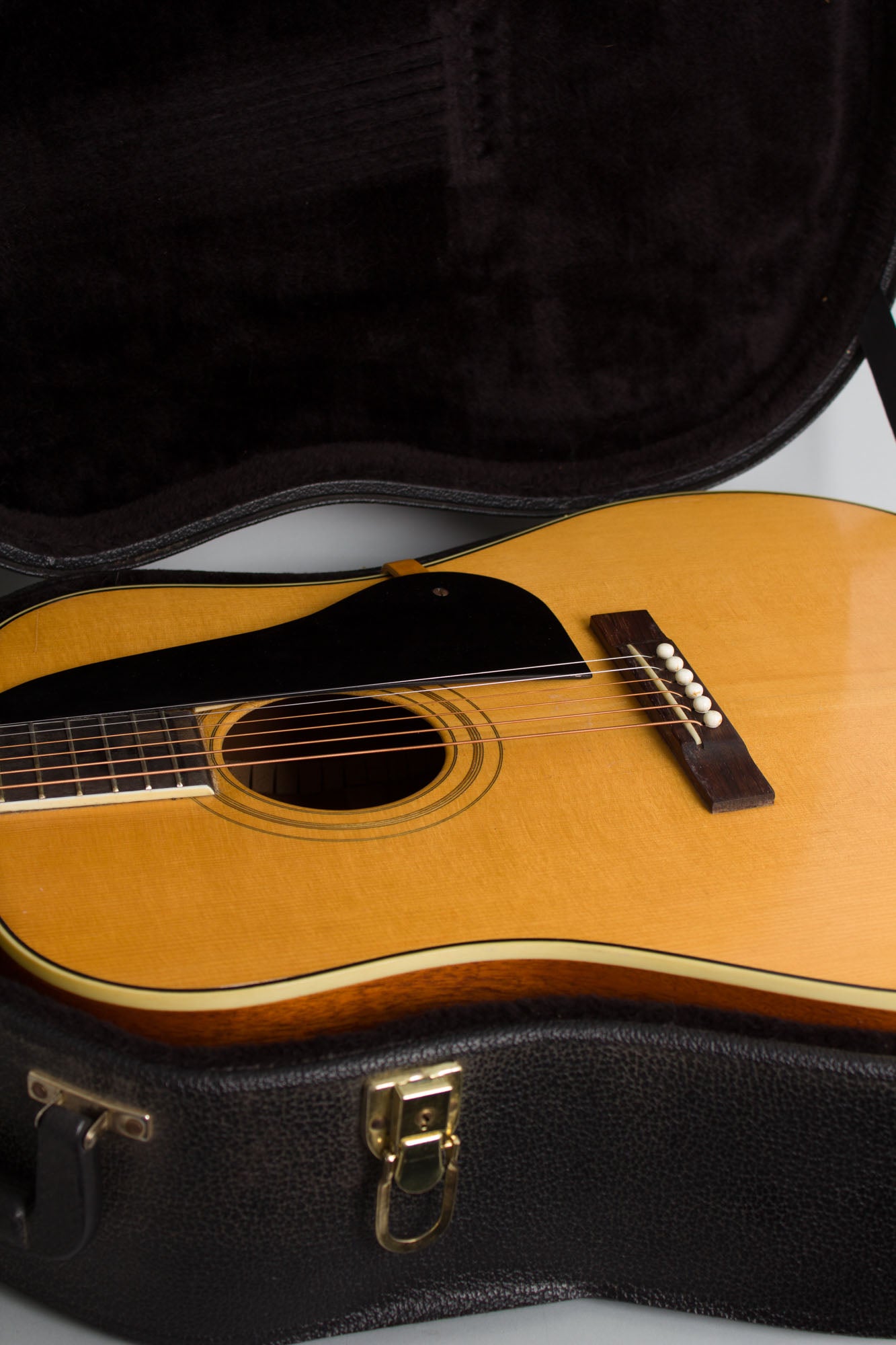 Vega Profundo Flat Top Acoustic Guitar (1940s)