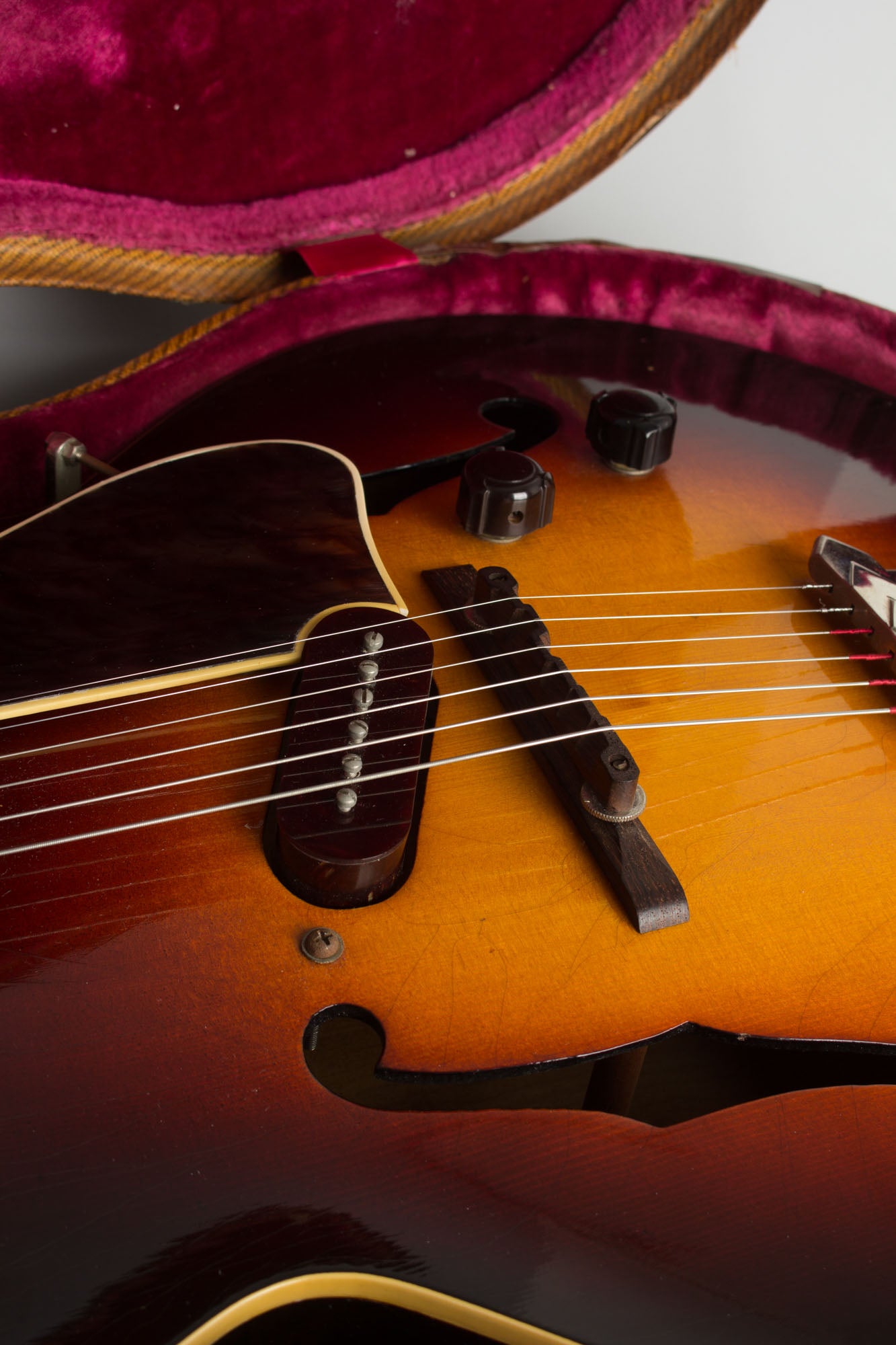 Gibson ES-300 Arch Top Hollow Body Electric Guitar (1940)