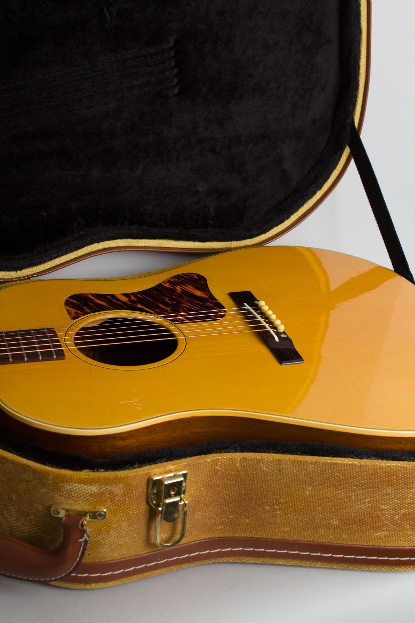 Gibson J-35 Flat Top Acoustic Guitar (1941-2)