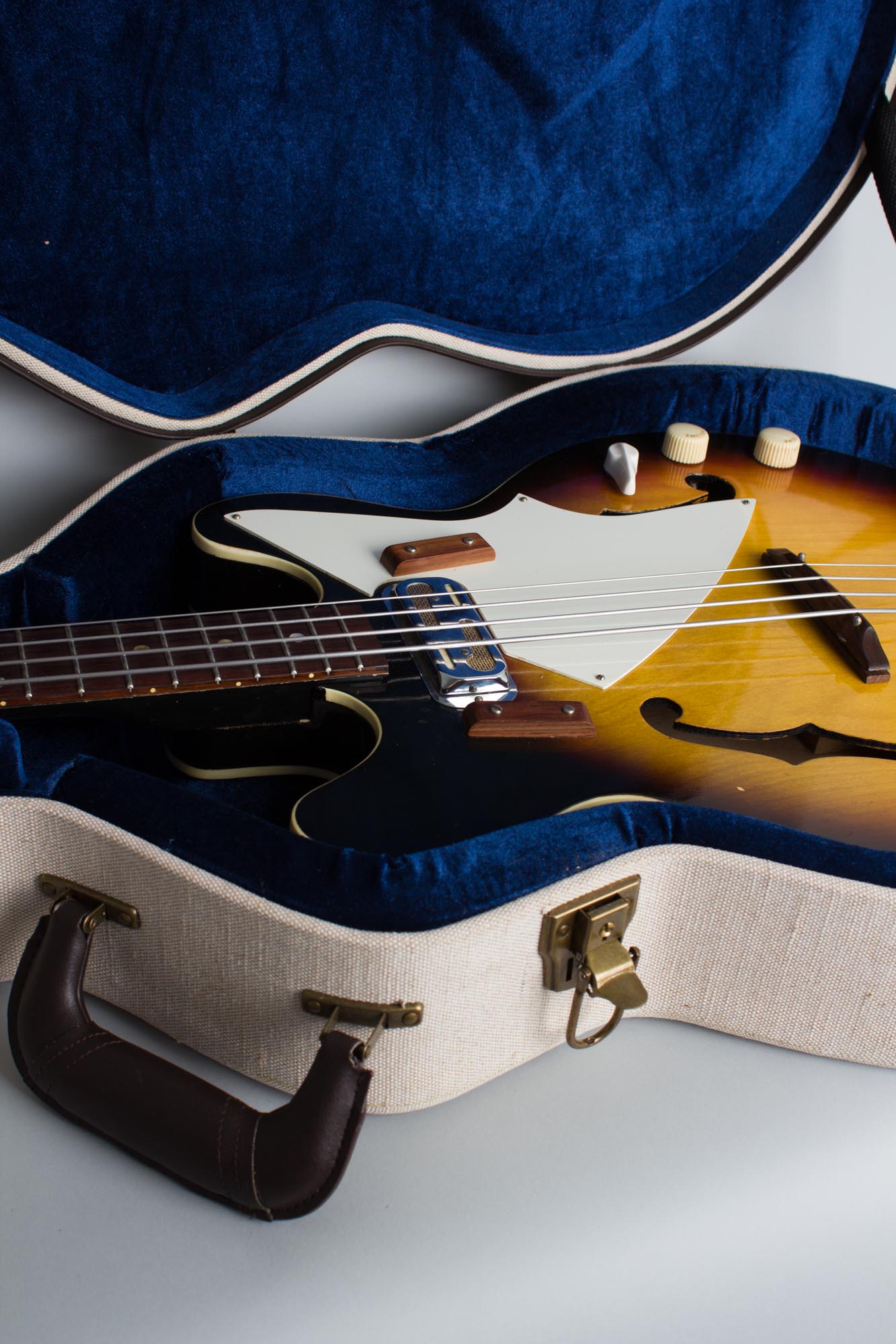 Harmony H-22 Electric Bass Guitar (1971)