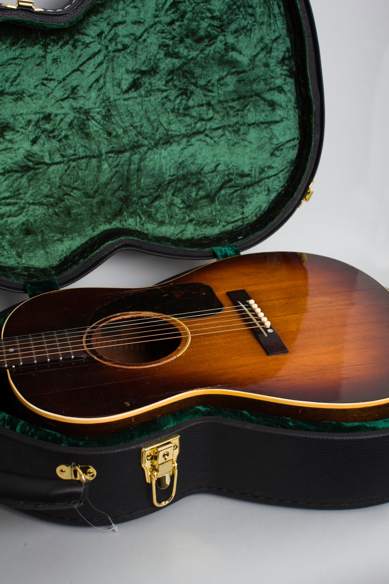 Gibson LG-2 Flat Top Acoustic Guitar (1946-7)
