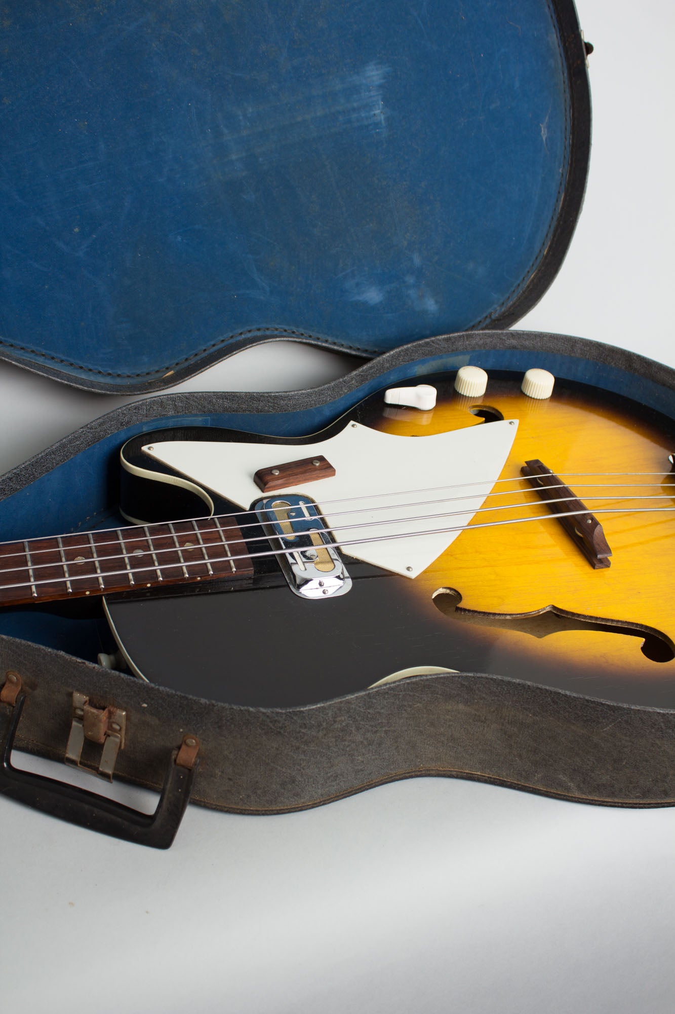 Harmony H-22 Electric Bass Guitar (1967)