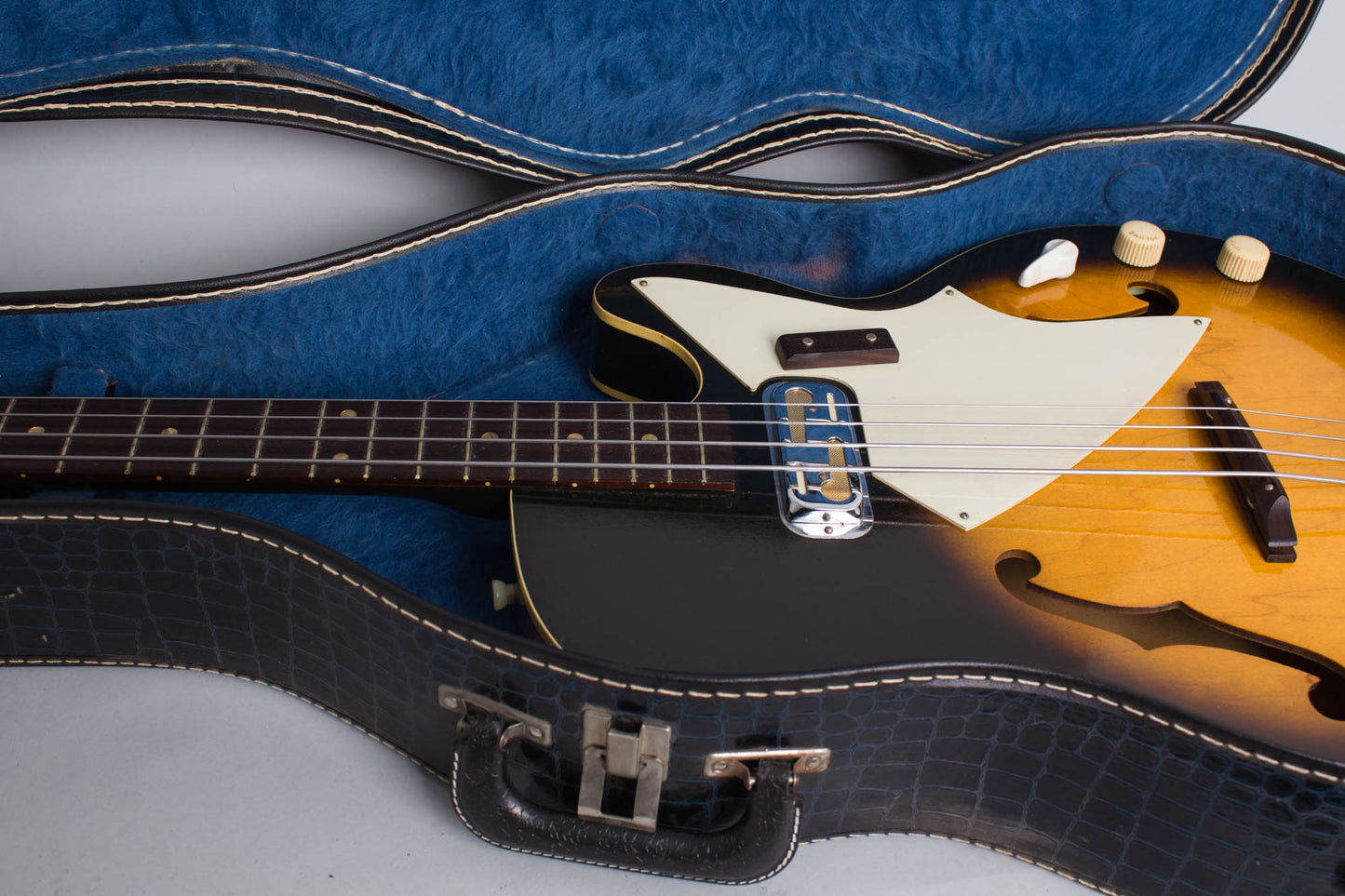 Harmony H-22 Electric Bass Guitar (1967)