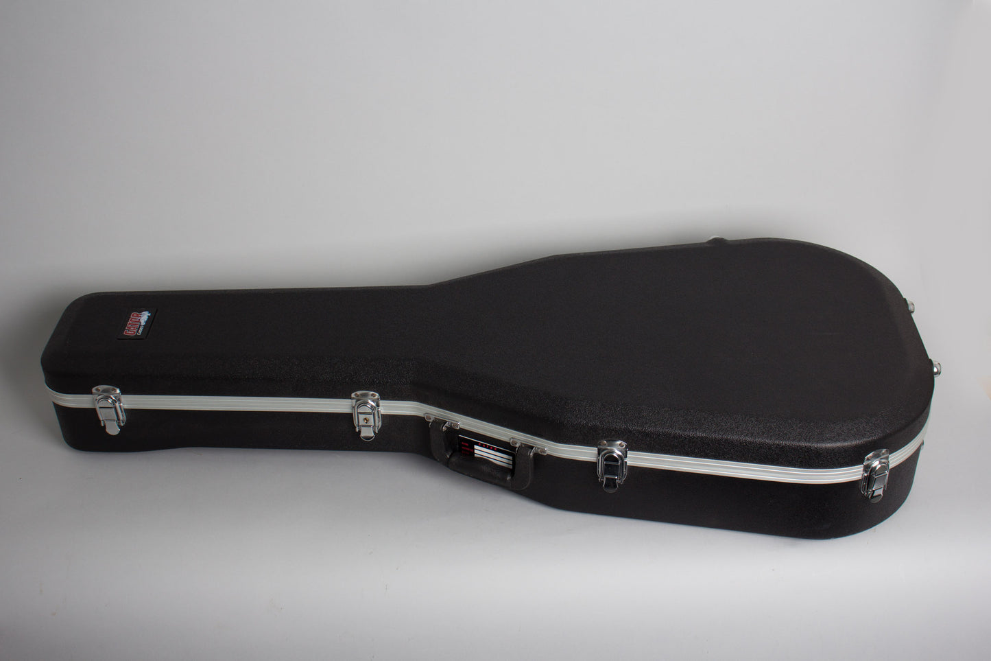 C. F. Martin 00-17 Flat Top Acoustic Guitar (1944)
