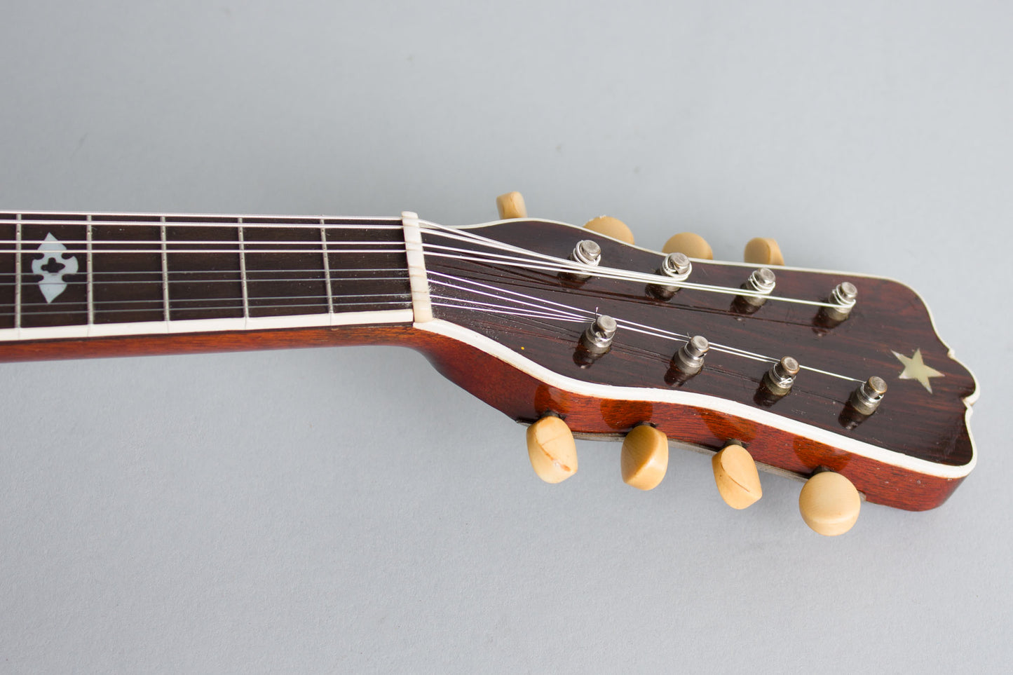 Harmony Leland Brilliantone Flat Back, Bent Top Mandolin (1918)