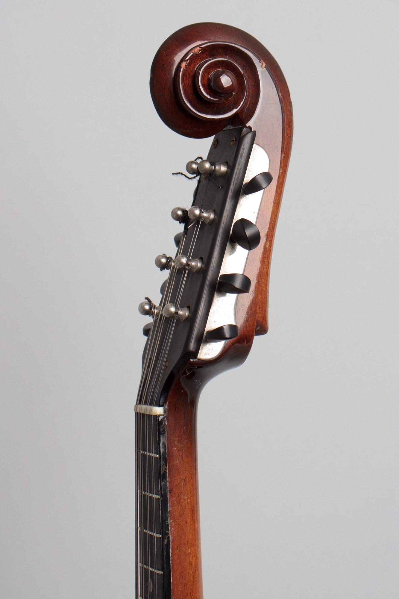 Washburn Model 5283 Deluxe Carved Top Mandolin (1935)