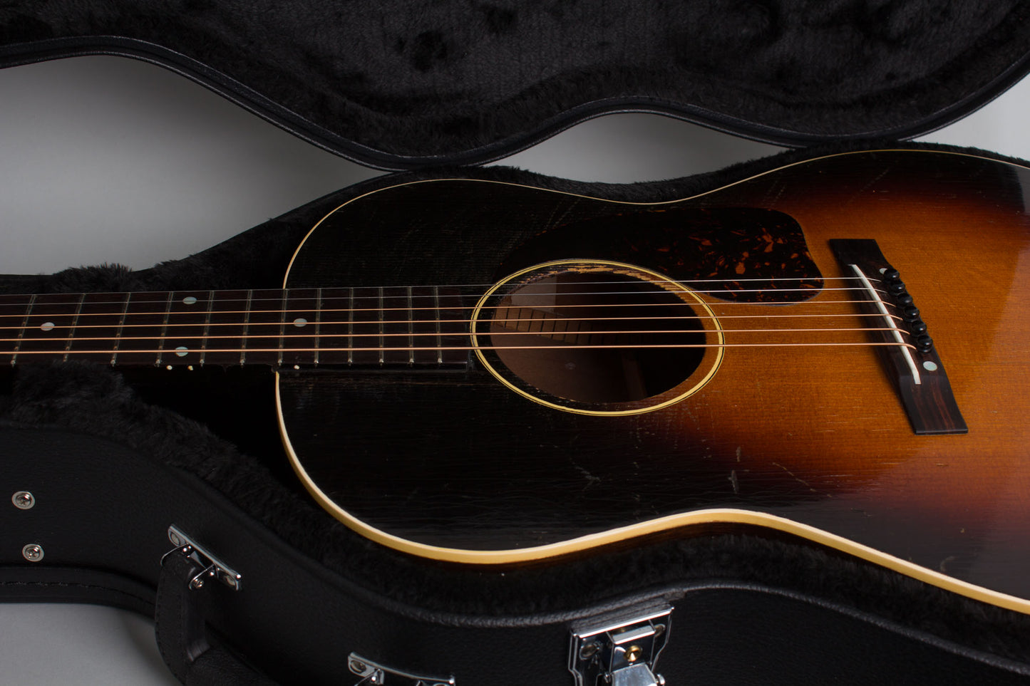 Gibson LG-2 Flat Top Acoustic Guitar (1944)
