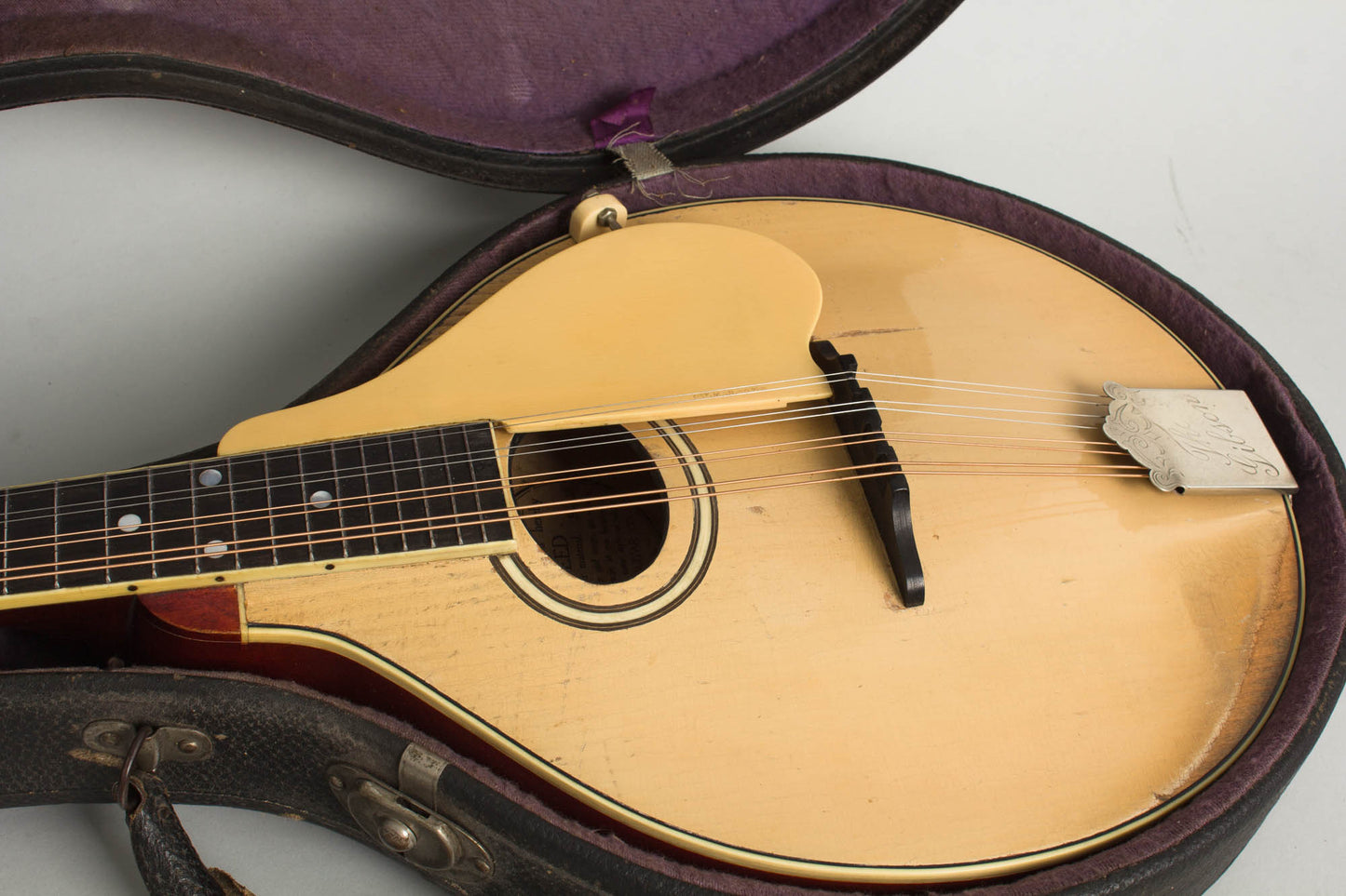 Gibson Style A-3 Carved Top Mandolin (1918)
