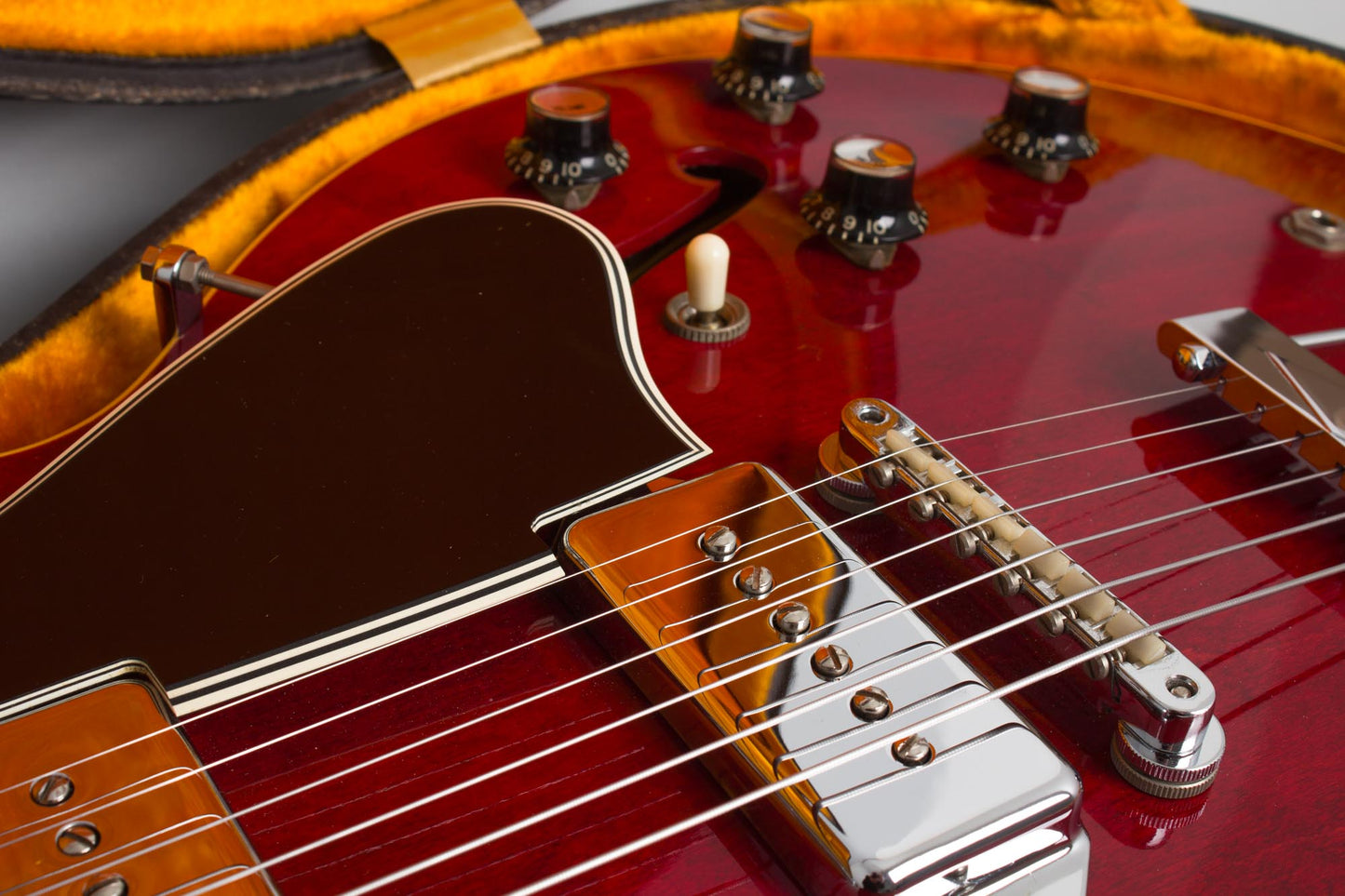 Gibson ES-330TDC Thinline Hollow Body Electric Guitar (1966)