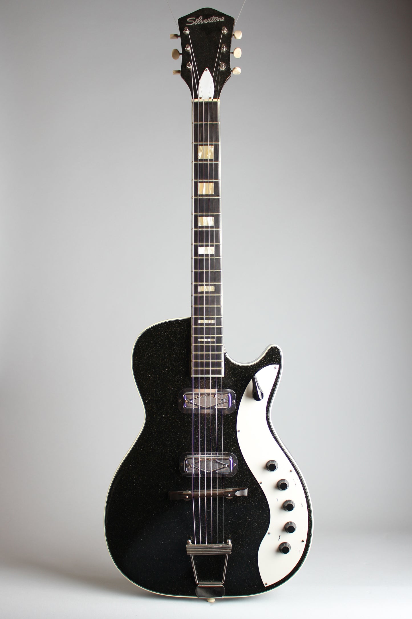 Harmony Silvertone Model 1423 Semi-Hollow Body Electric Guitar (1960)