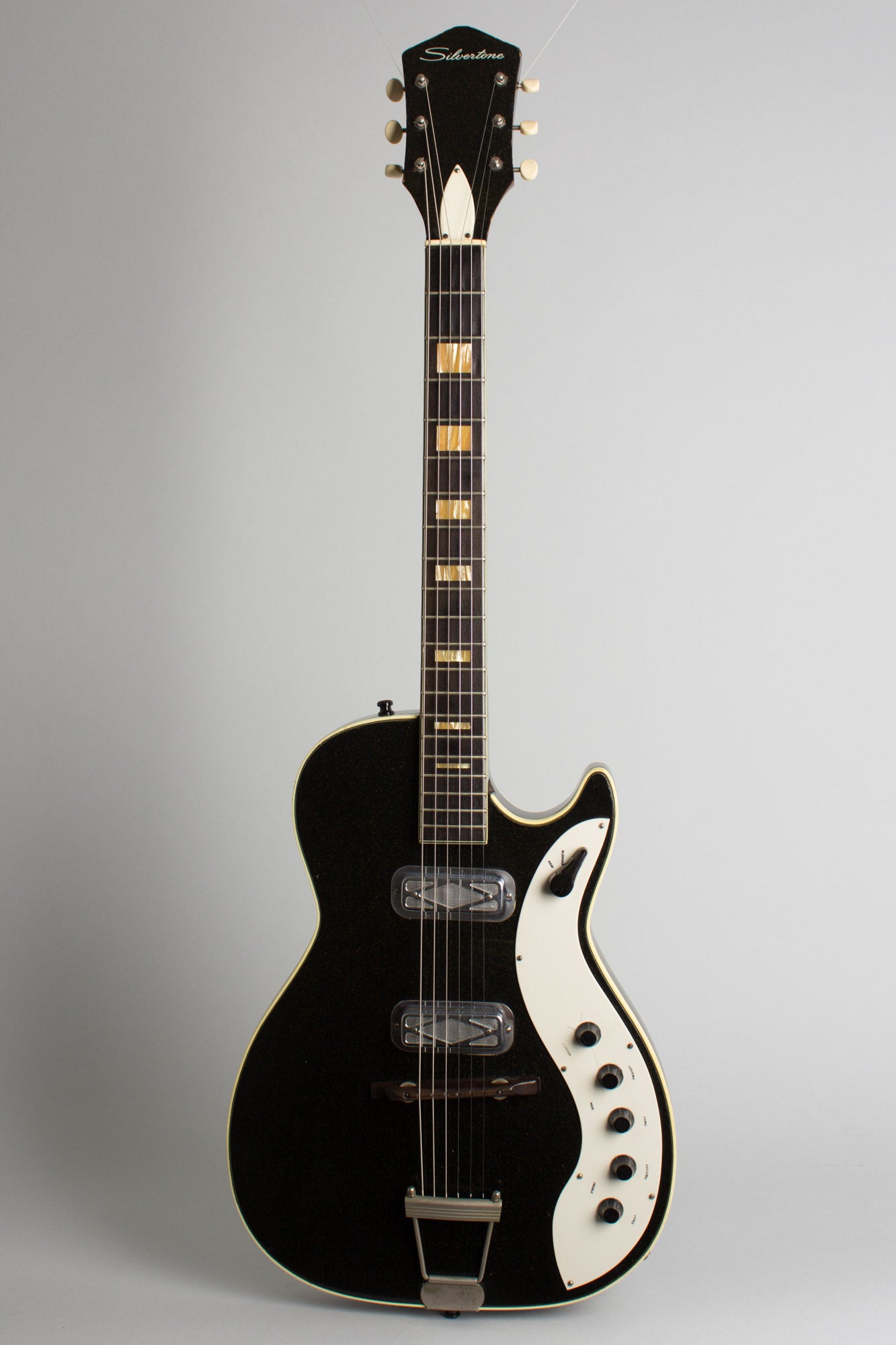Harmony Silvertone Model 1423 Semi-Hollow Body Electric Guitar (1963)