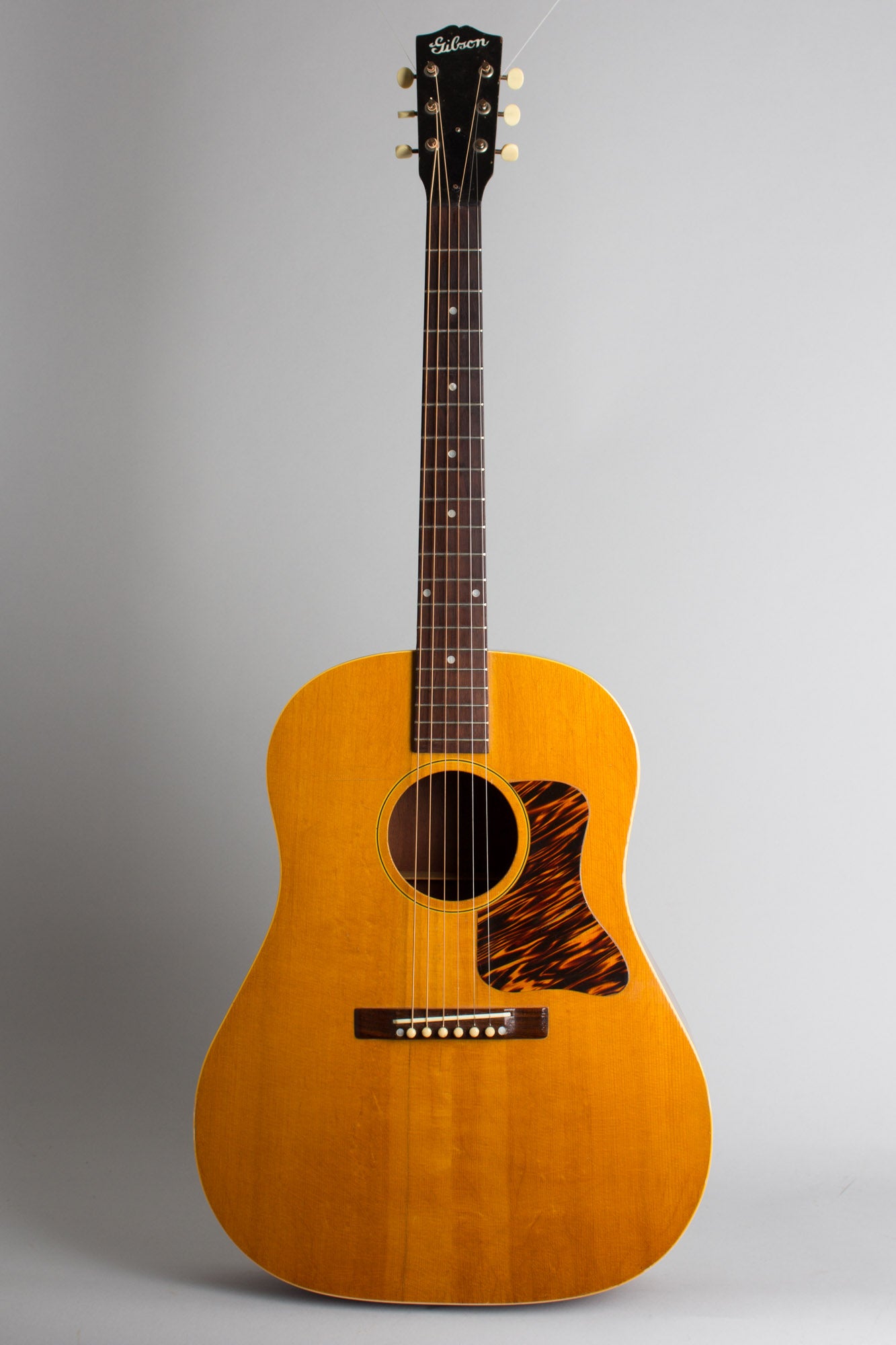 Gibson J-35 Flat Top Acoustic Guitar (1941)