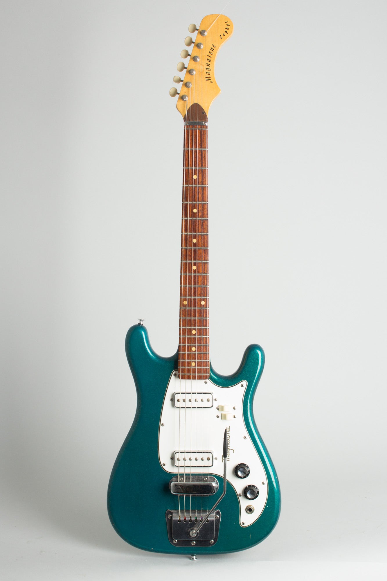 Magnatone Zephyr X-5 Solid Body Electric Guitar (1965)
