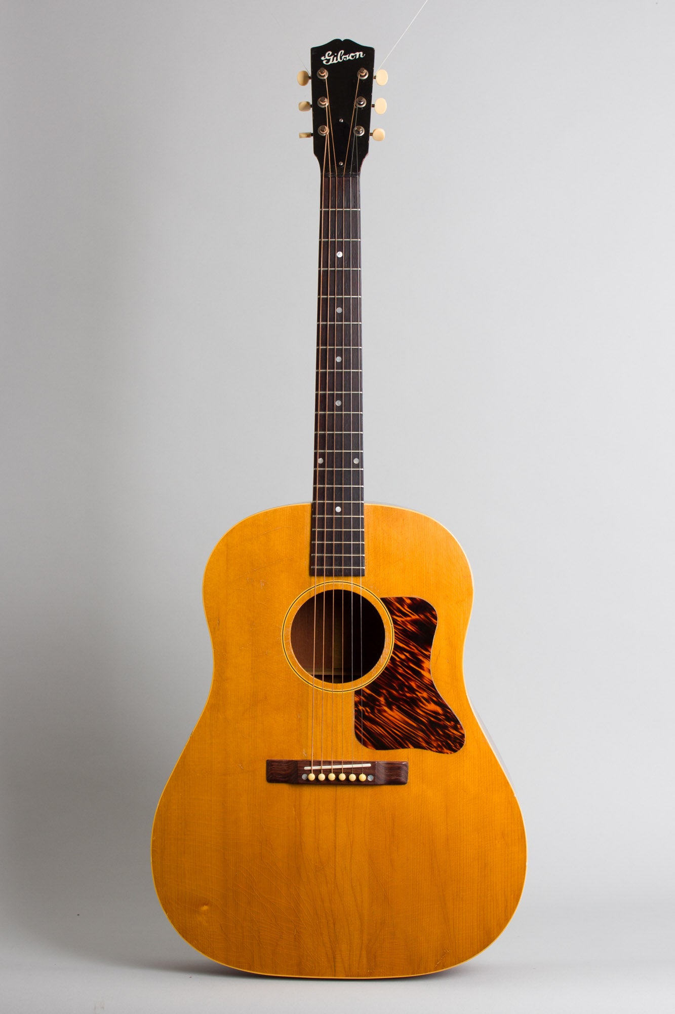 Gibson J-35 Flat Top Acoustic Guitar (1941)