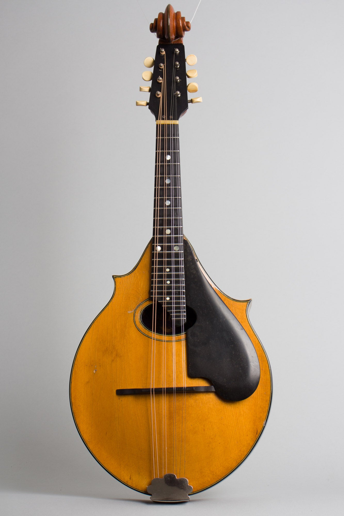 Washburn Model 5283 Deluxe Carved Top Mandolin (1930)