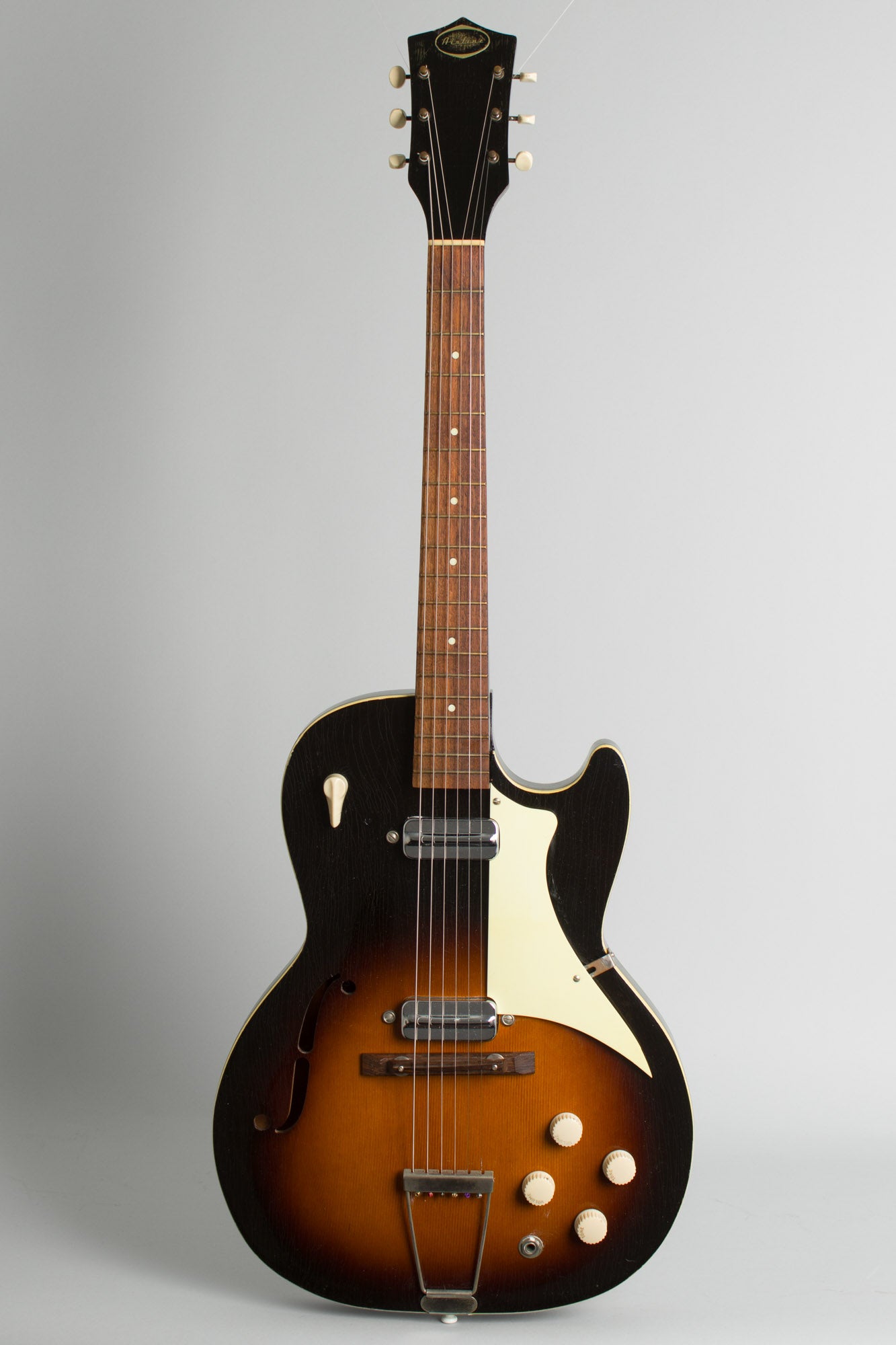 Airline Model 7227 Arch Top Hollow Body Electric Guitar (1961)