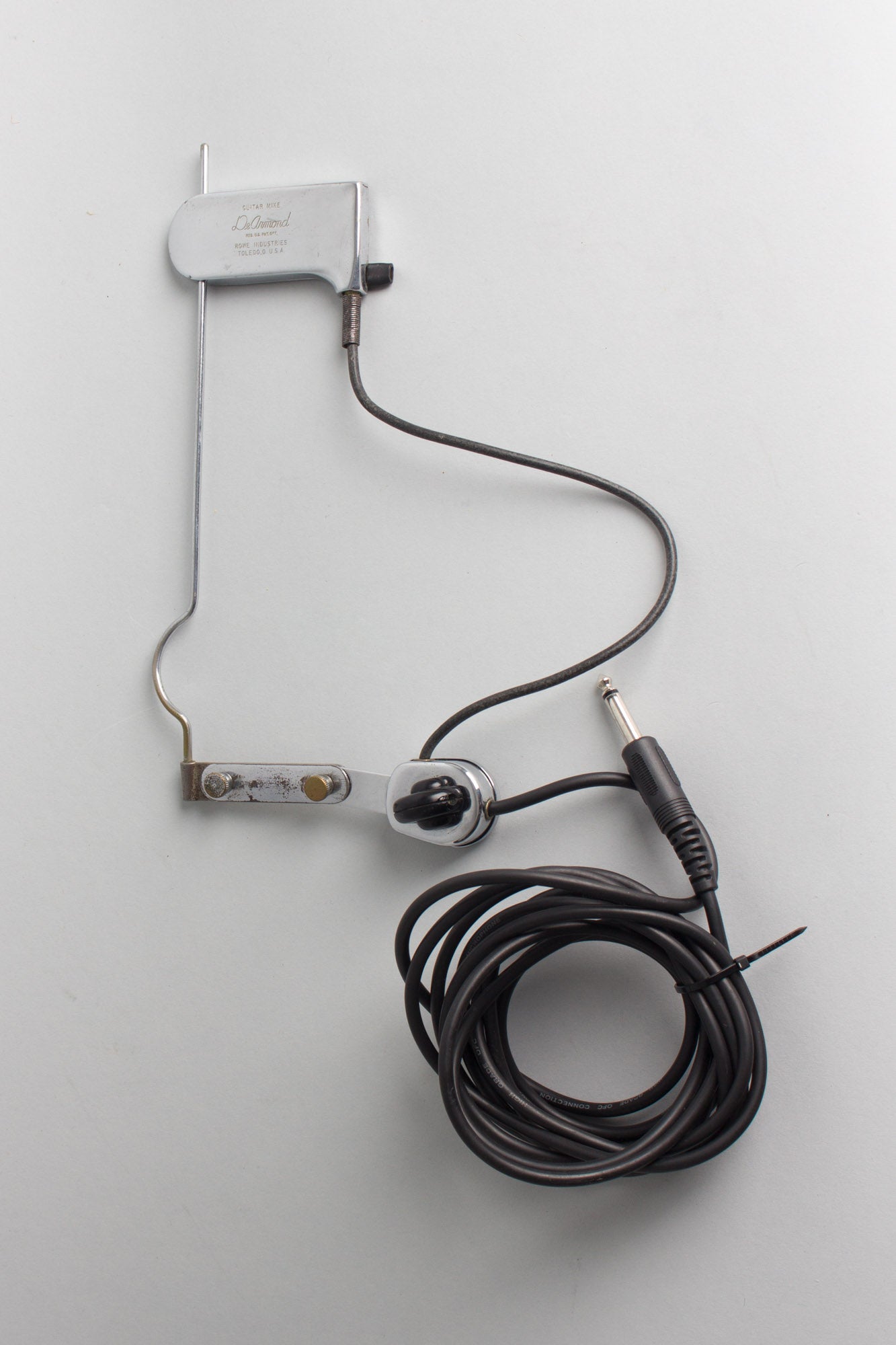 DeArmond FH-C Guitar Mike Archtop Guitar Pickup (1940s)