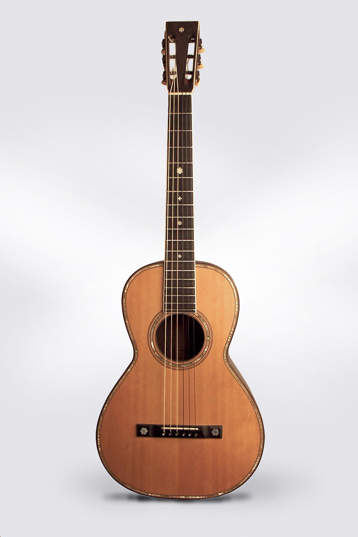 Lyon & Healy Standard size Parlor Guitar (1905)
