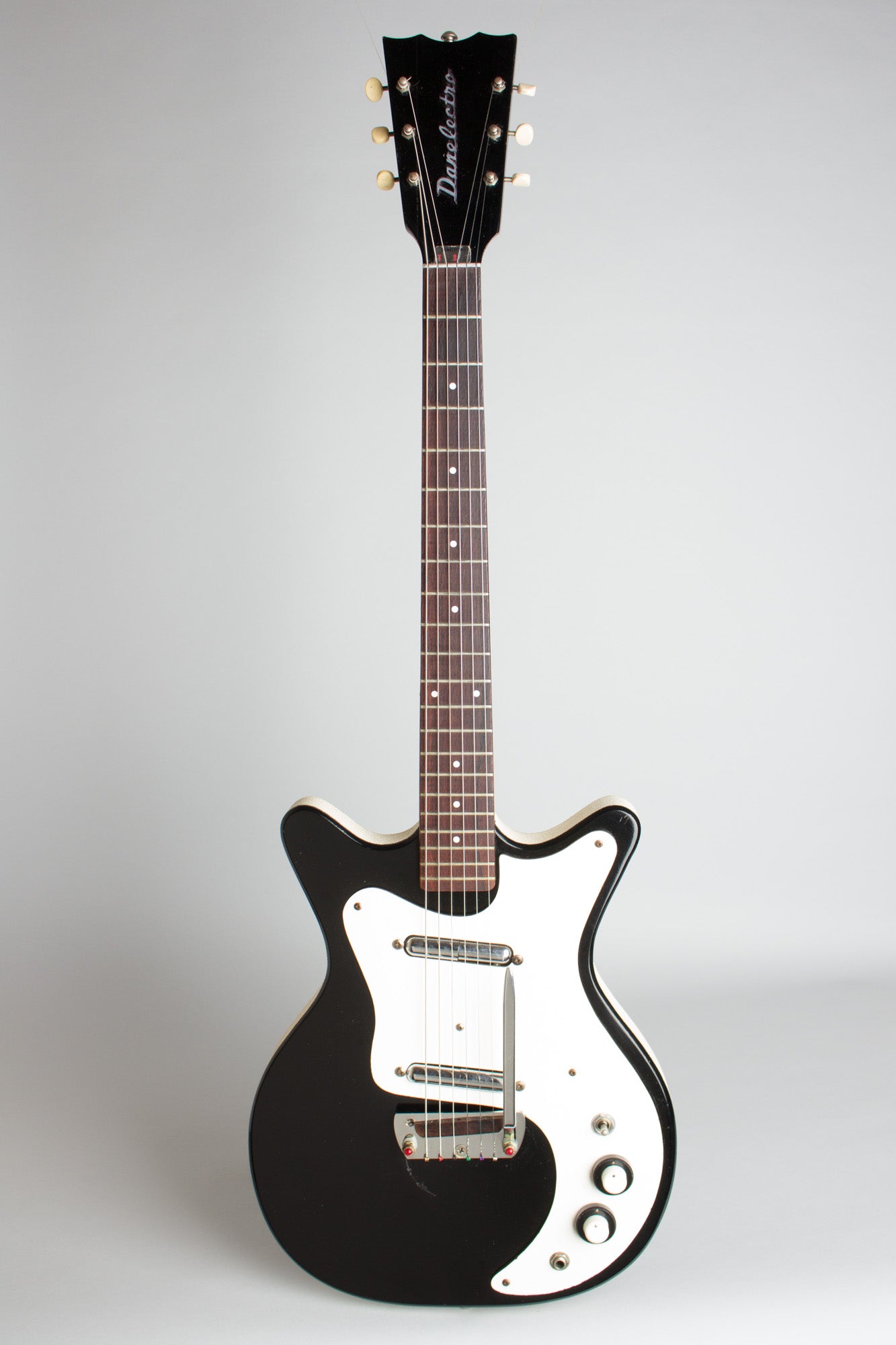 Danelectro Model 4021 Hand Vibrato Semi-Hollow Body Electric Guitar (1963)