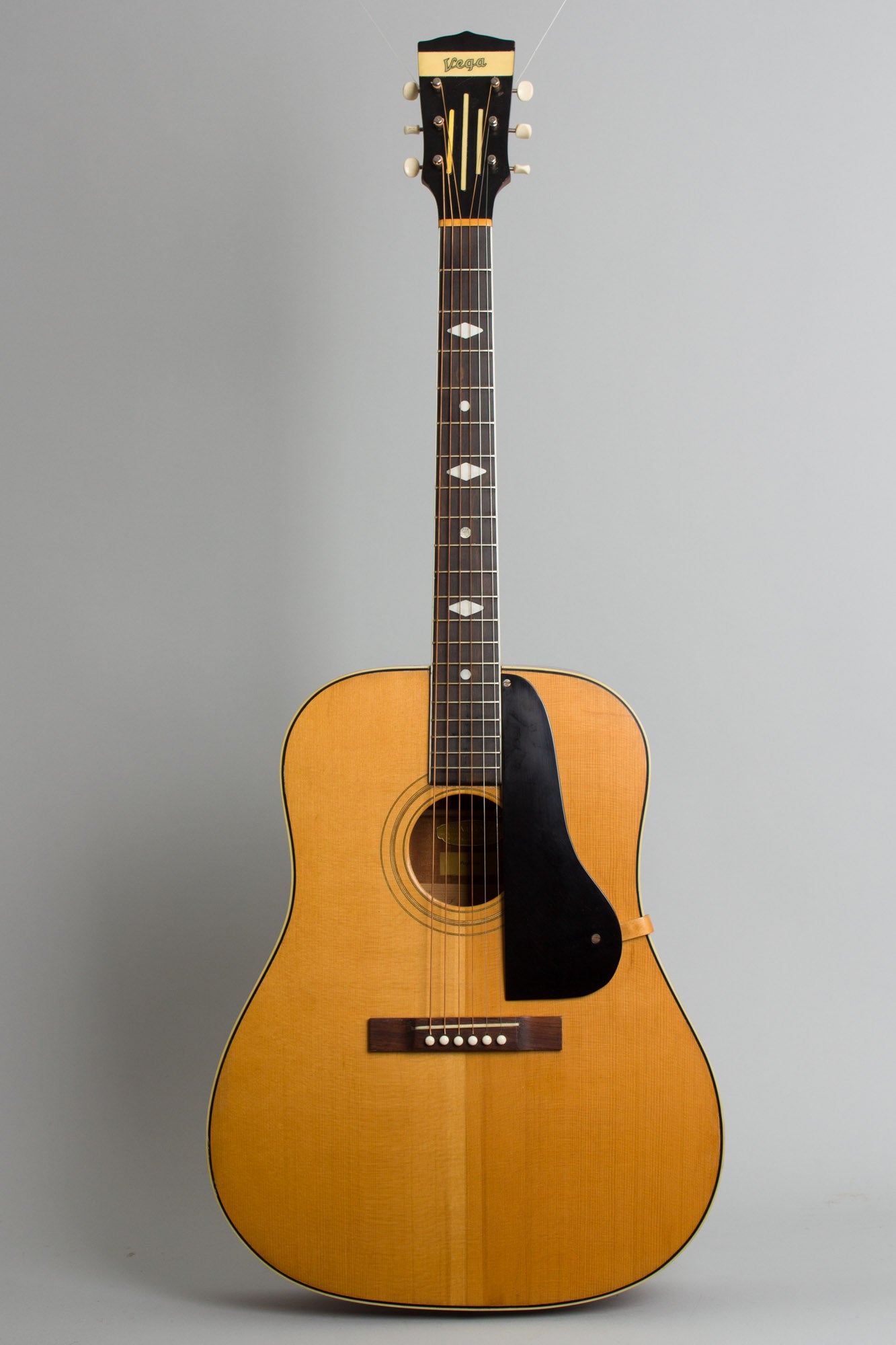 Vega Profundo Flat Top Acoustic Guitar (1940s)