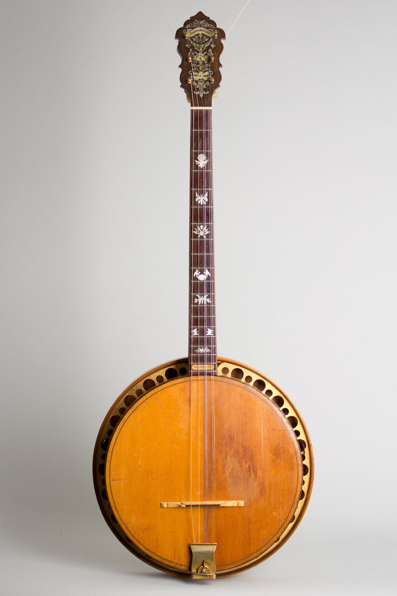 Paramount Tenor Harp Style E Wood Top Banjo (1924)