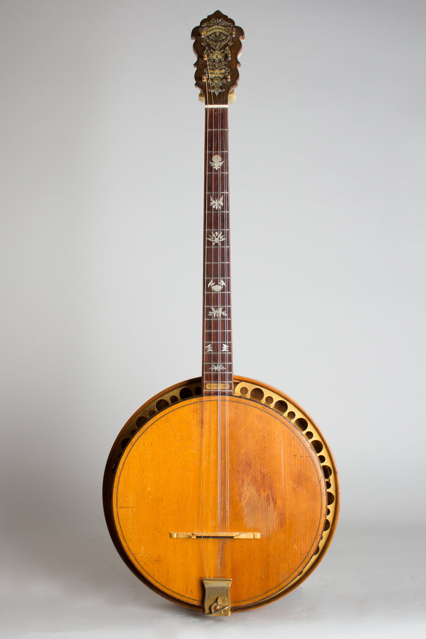 Paramount Tenor Harp Style E Wood Top Banjo (1924)