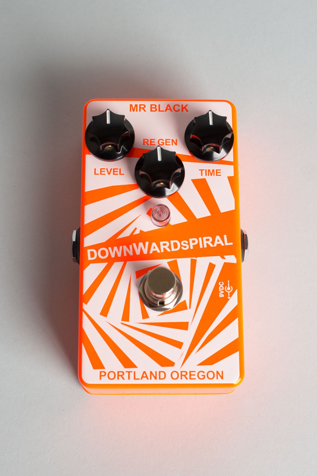 Mr. Black Downward Spiral Delay Effect (2017)