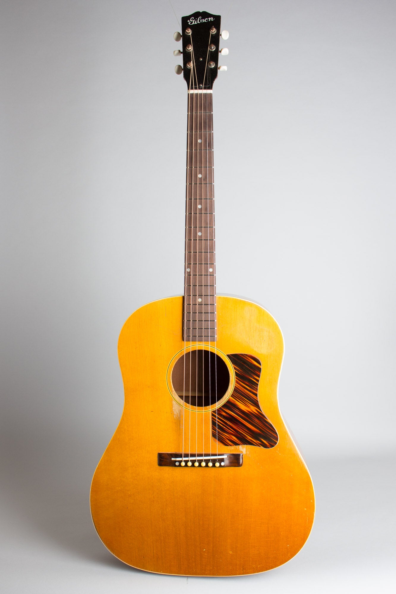 Gibson J-35 Flat Top Acoustic Guitar (1941)