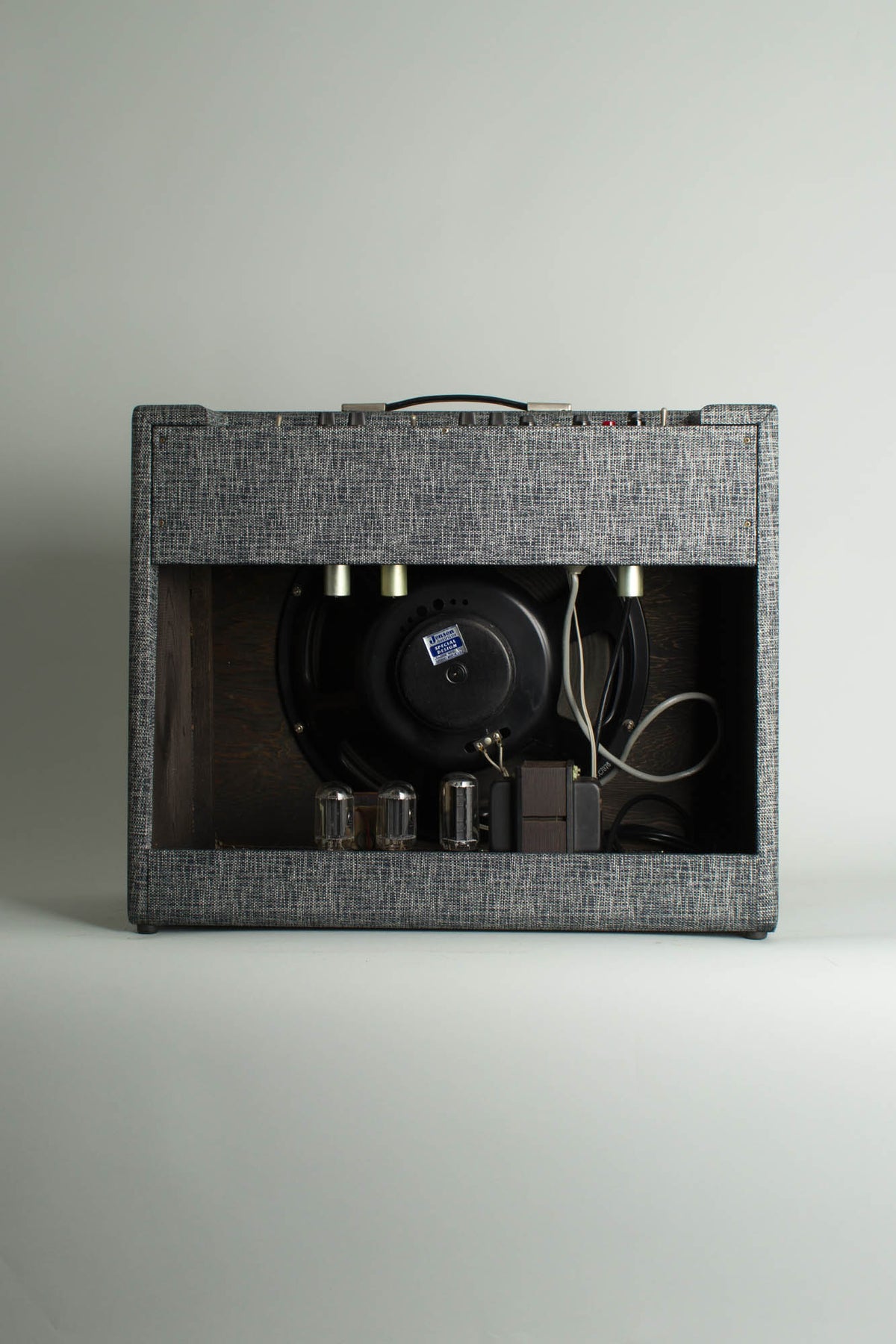 Supro Model S697T Combo Tremolo Tube Amplifier (1965)