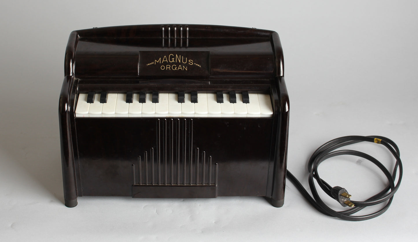 Magnus Model 1510 Chord Reed Organ (1950)