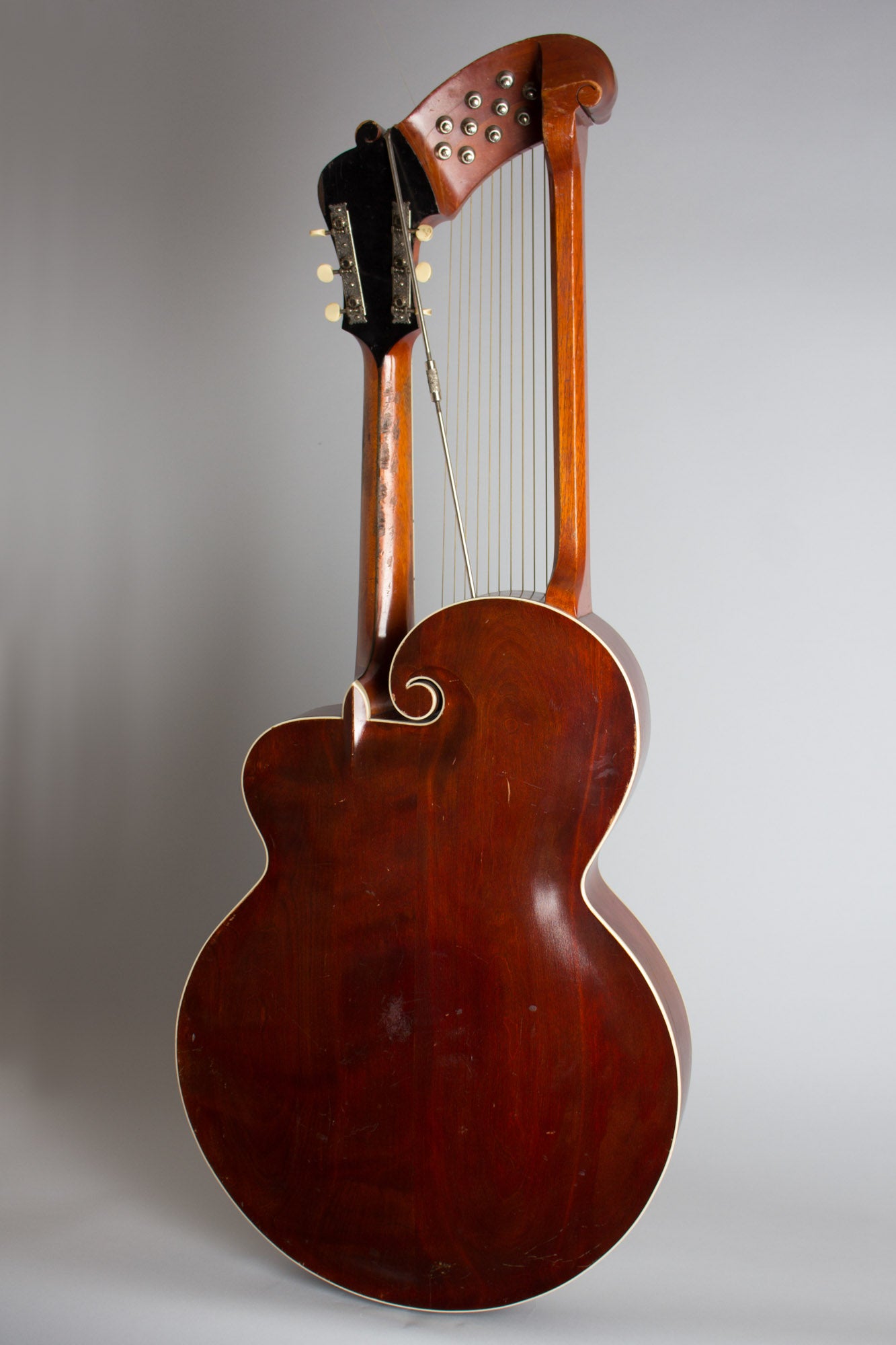 Gibson Style U Harp Guitar (1917)