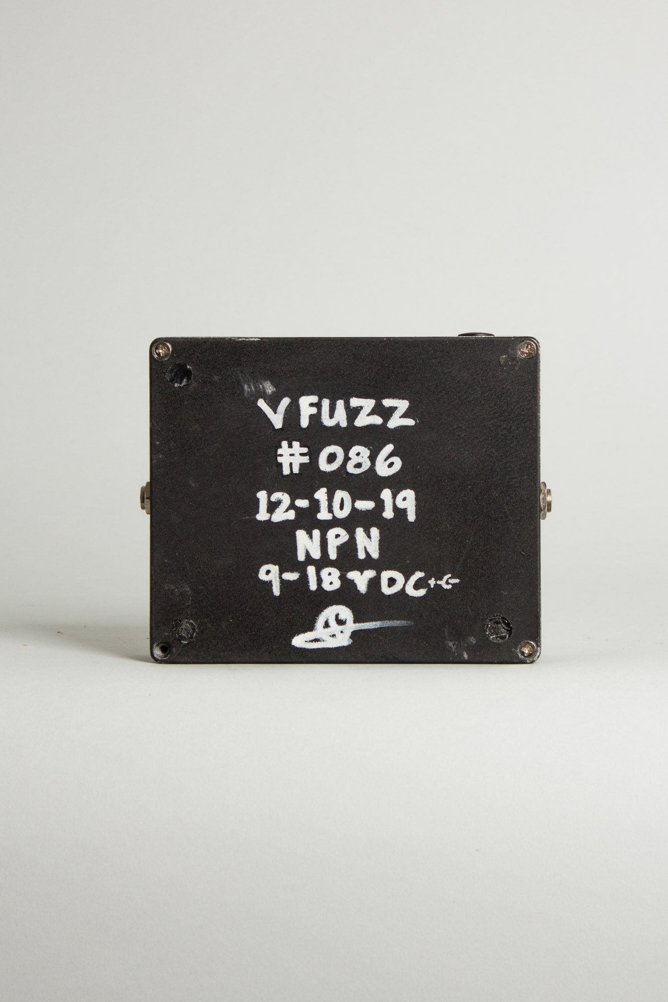 Black Volt Amplification VFUZZ Fuzz Effect (2019)