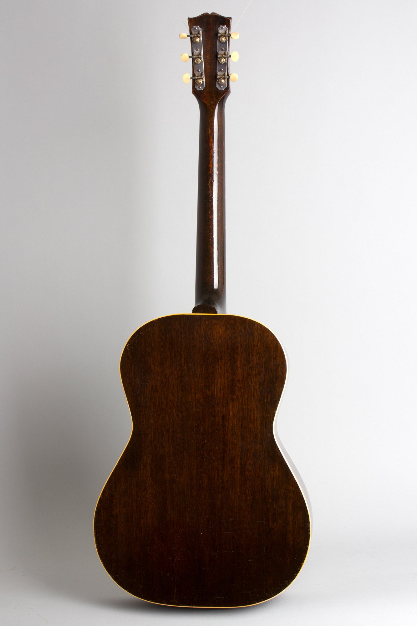Gibson LG-2 Flat Top Acoustic Guitar (1946-7)
