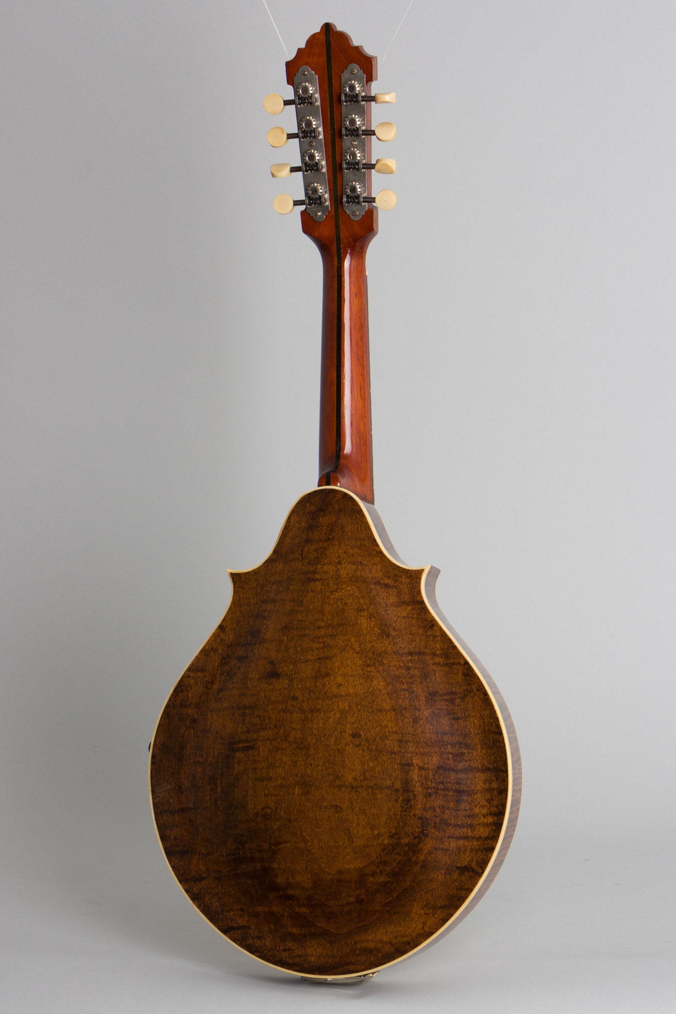 Lyon & Healy Style B Carved Top Mandolin (1919)