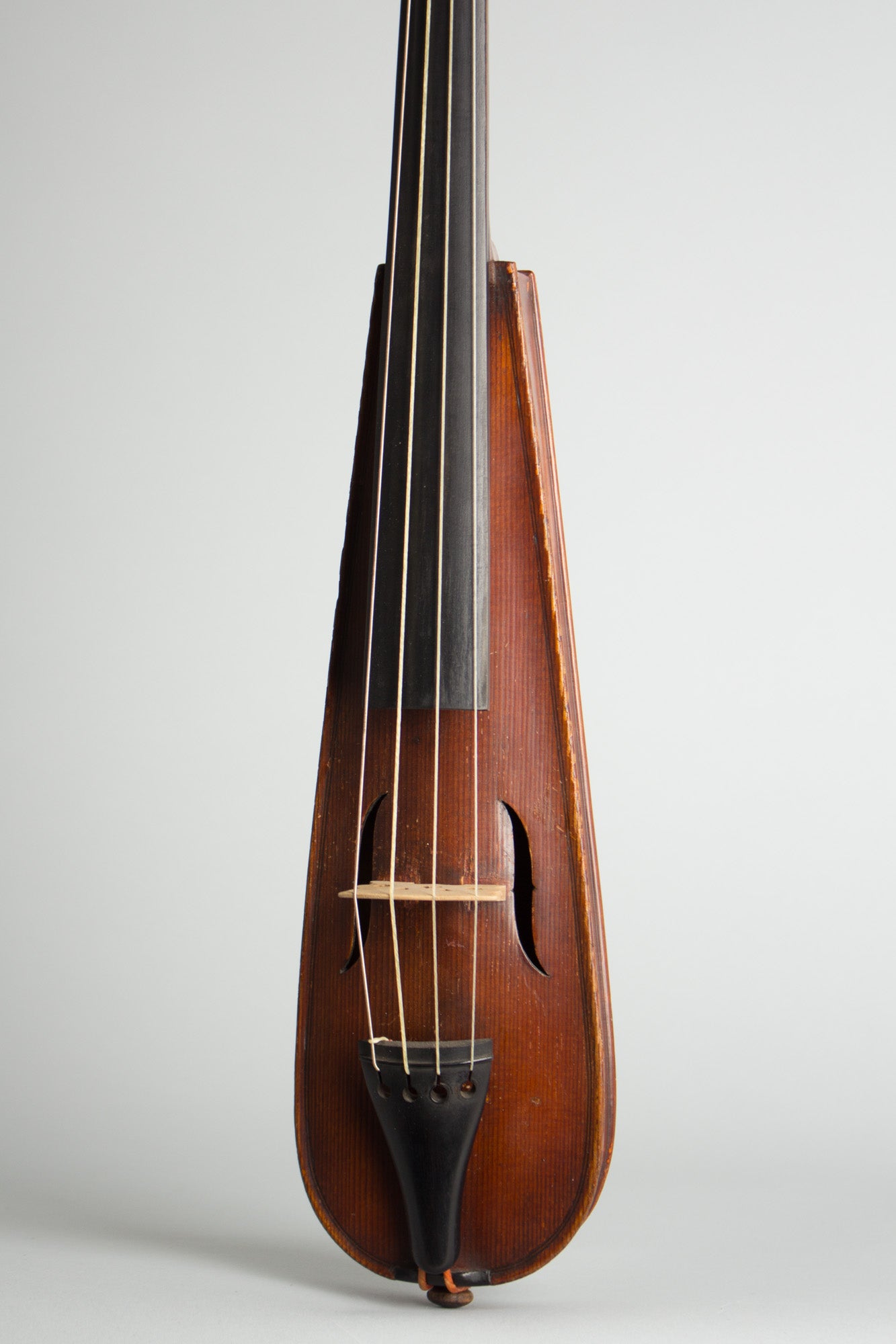 unlabelled Decorative Pochette Violin (1900)