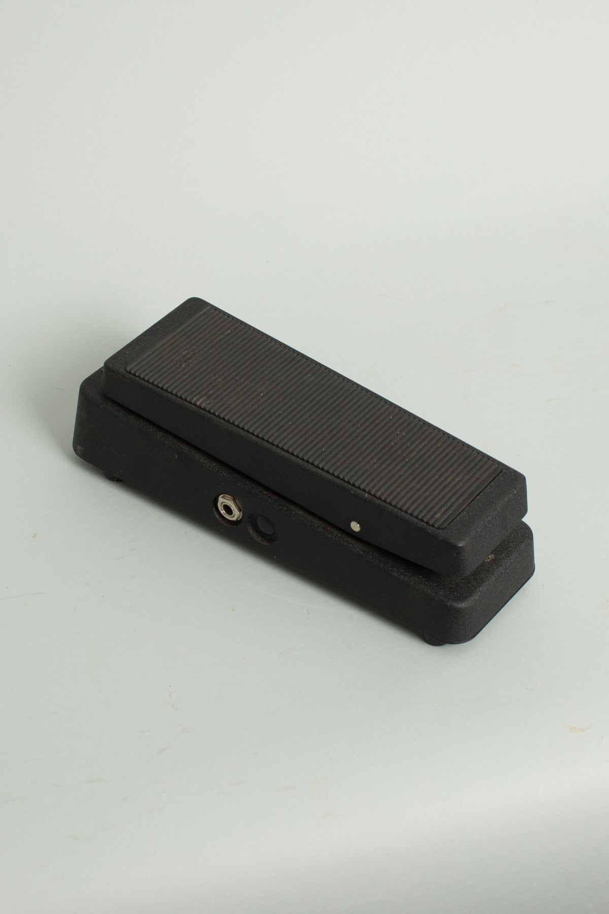 R2R Electric Wah-Wah Pedal Effect (2020s)