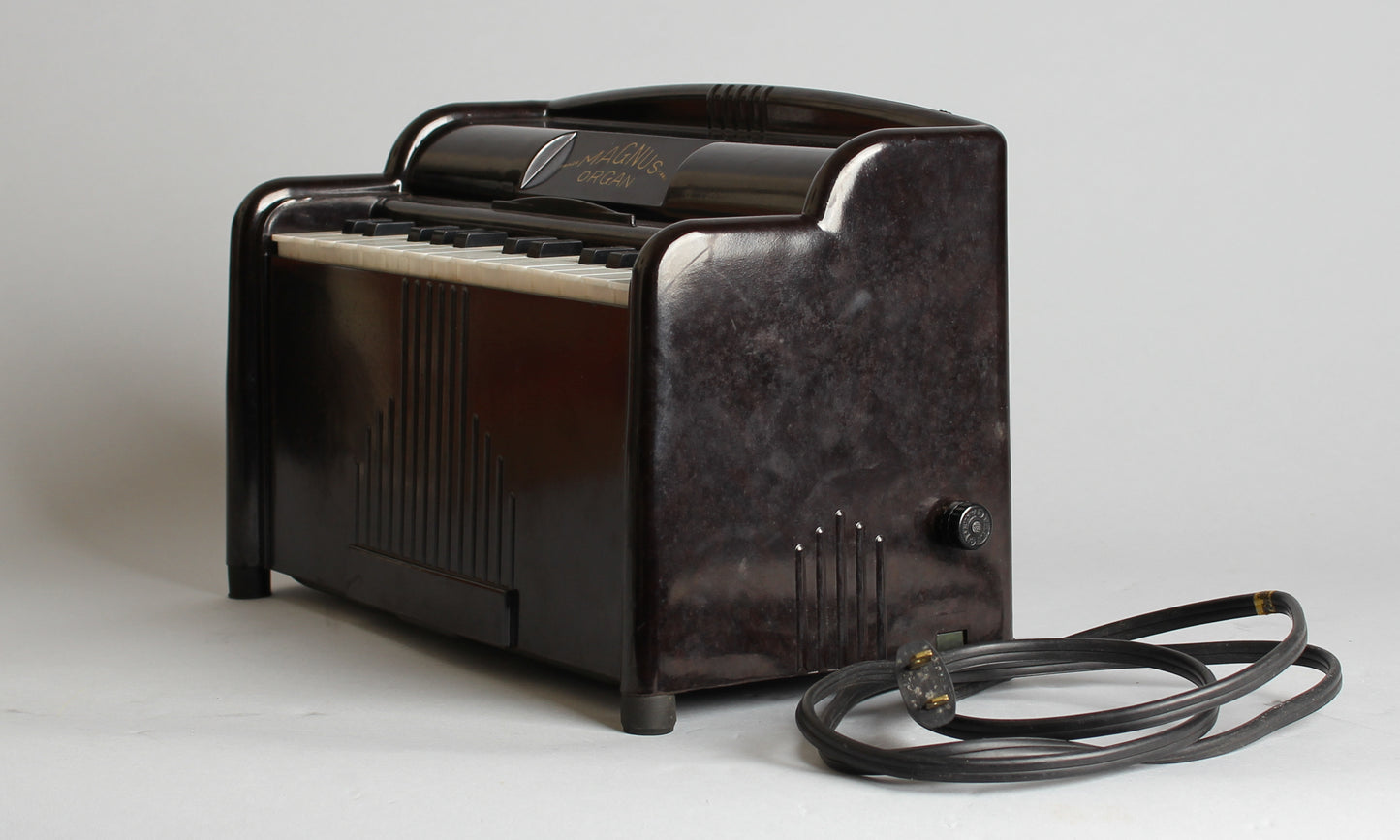 Magnus Model 1510 Chord Reed Organ (1950)