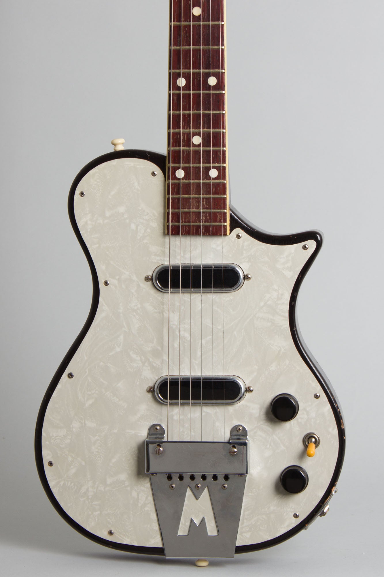 Magnatone Mark III Deluxe Solid Body Electric Guitar (1957)