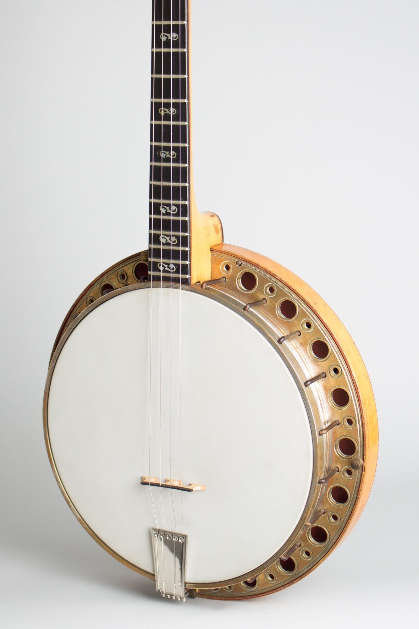 Iucci Mellotone Grand Tenor Banjo (1925)