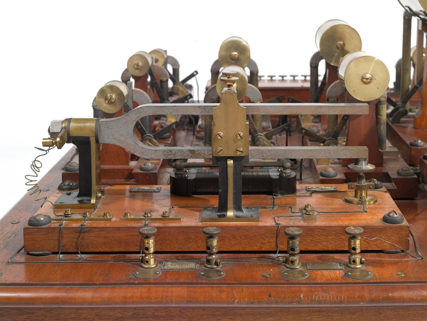Max Kohl Helmholtz Hybrid Keyboard Synthesizer (1905)