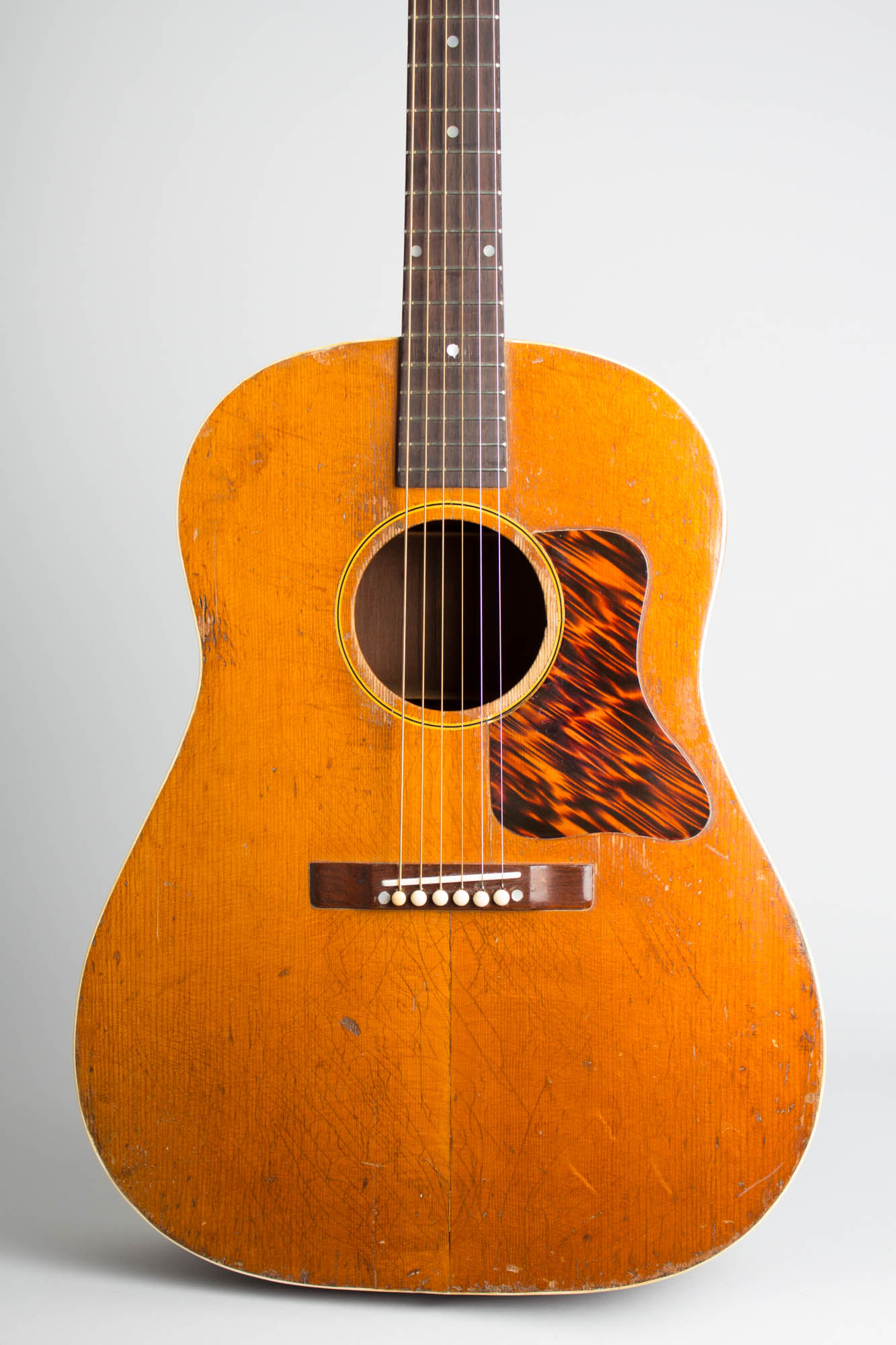 Gibson J-35 Flat Top Acoustic Guitar (1941)