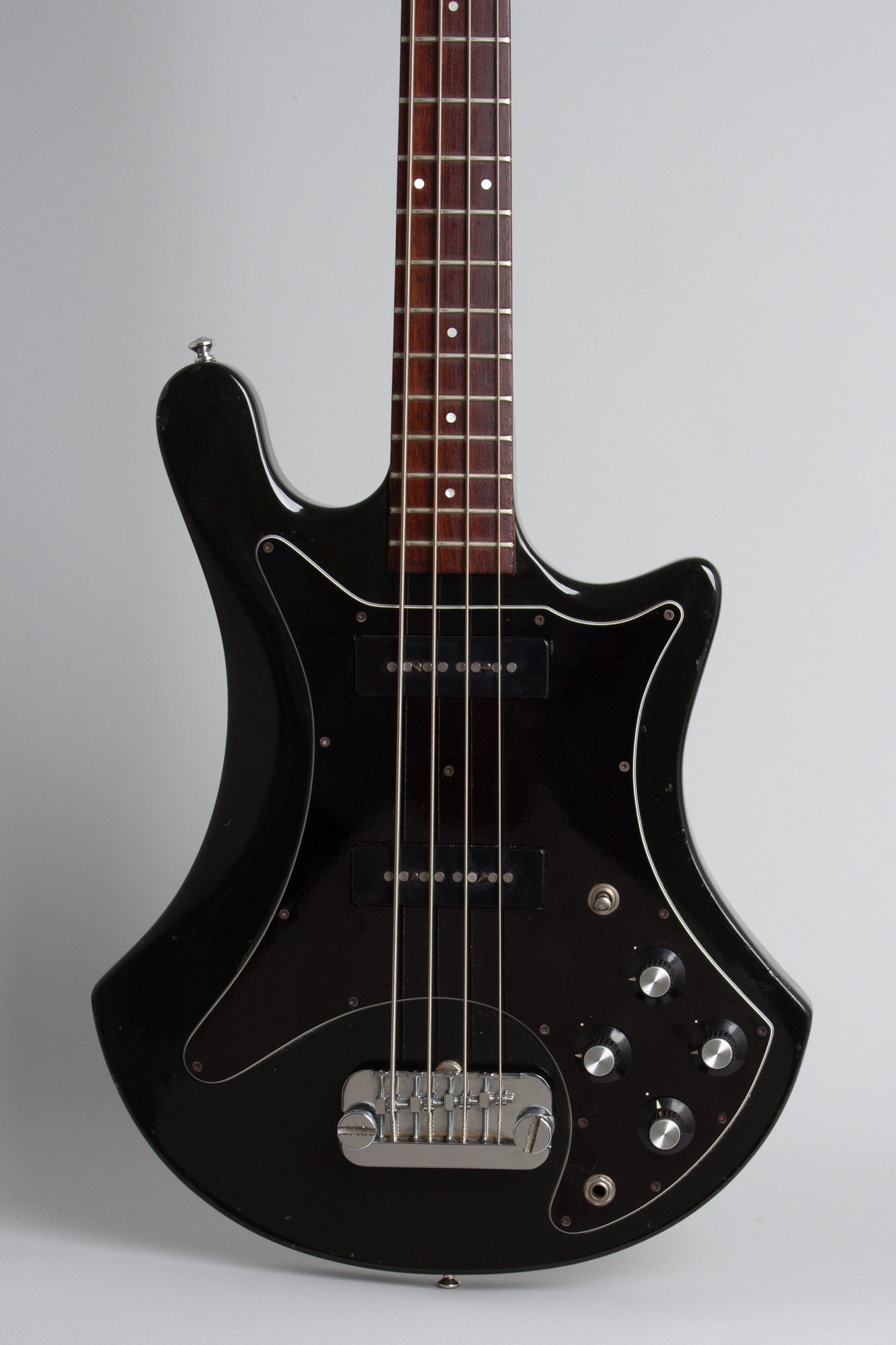 Guild B-302 Solid Body Electric Bass Guitar (1978)