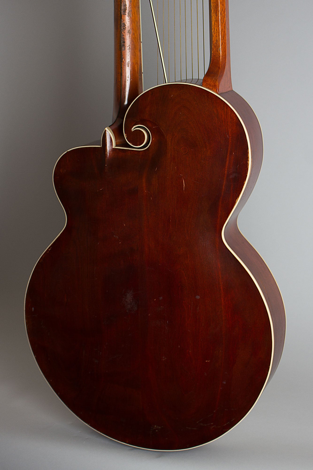 Gibson Style U Harp Guitar (1917)